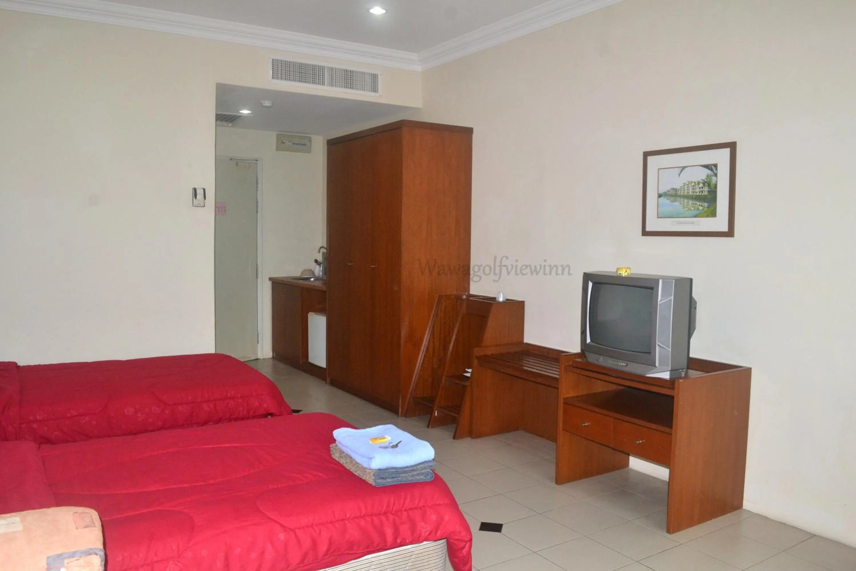 Photo of the whole room in Wawa's Golf View Inn