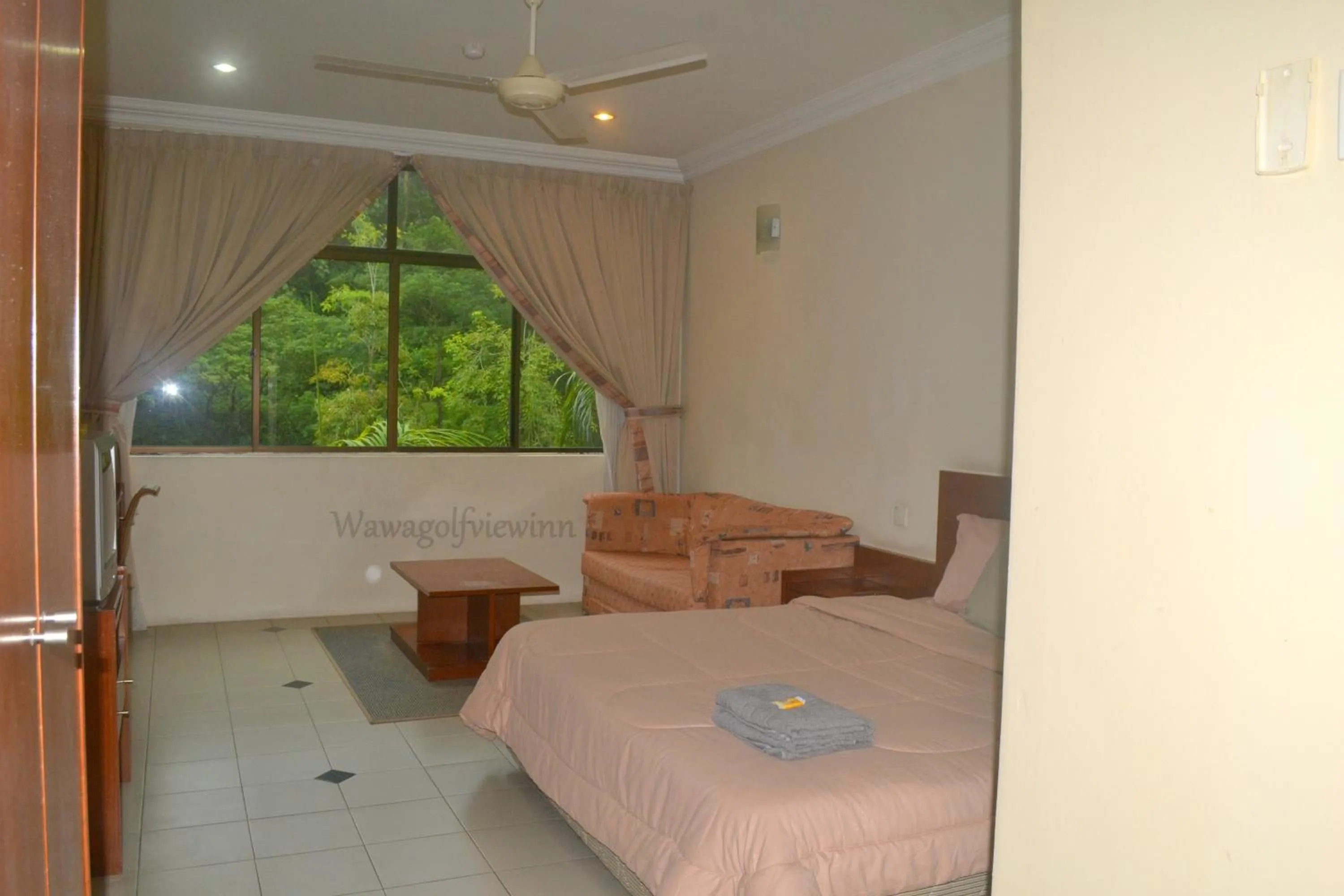 Photo of the whole room in Wawa's Golf View Inn