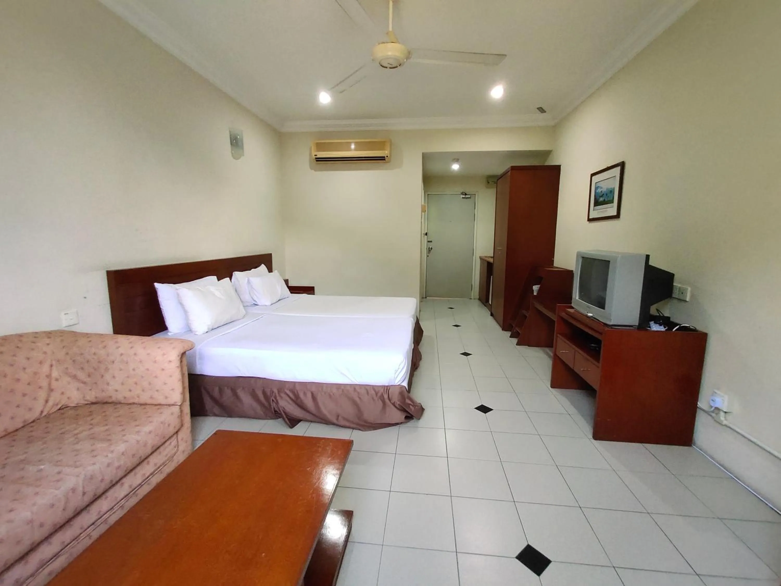 Wawa's Golf View Inn