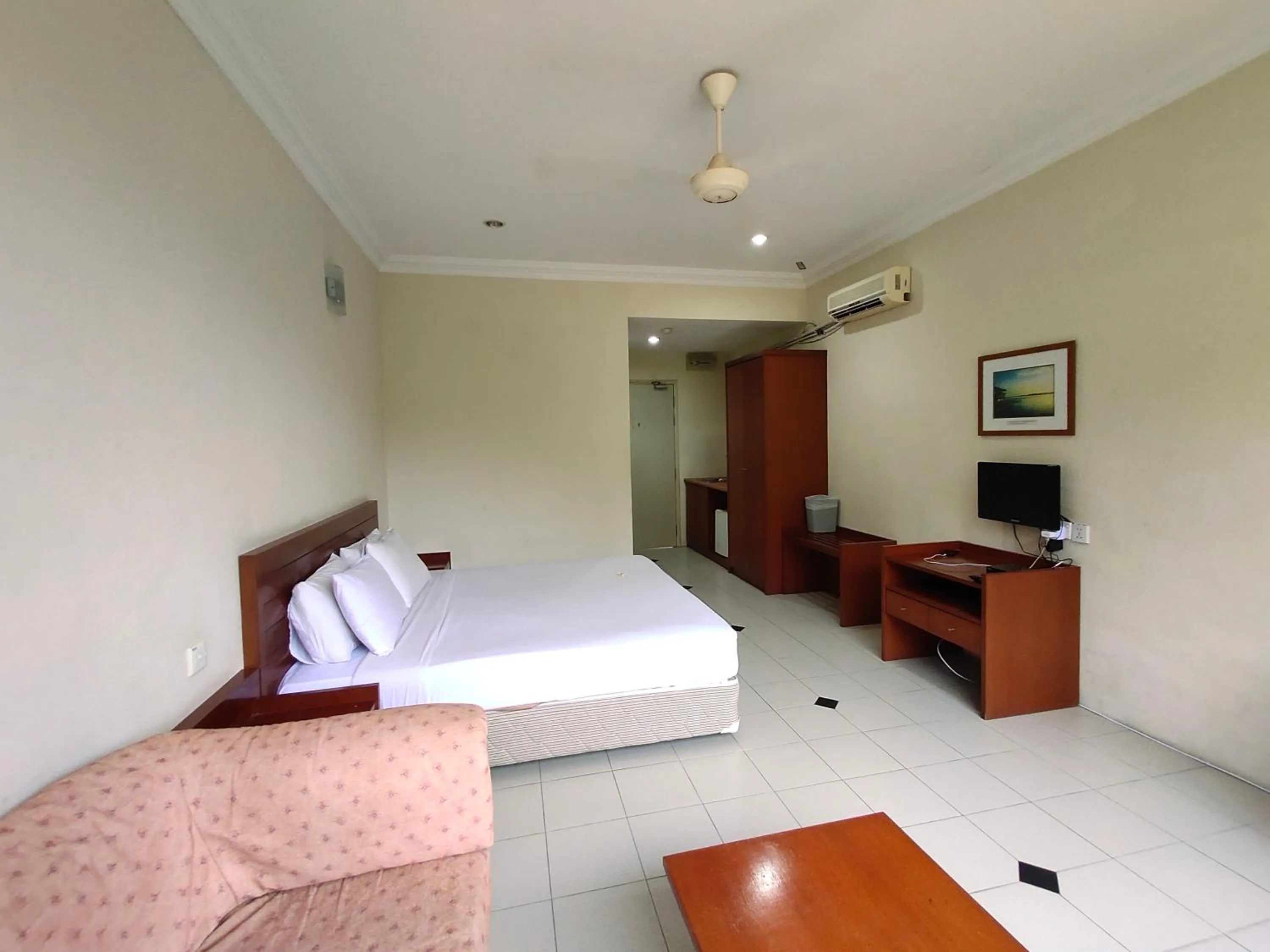 Wawa's Golf View Inn