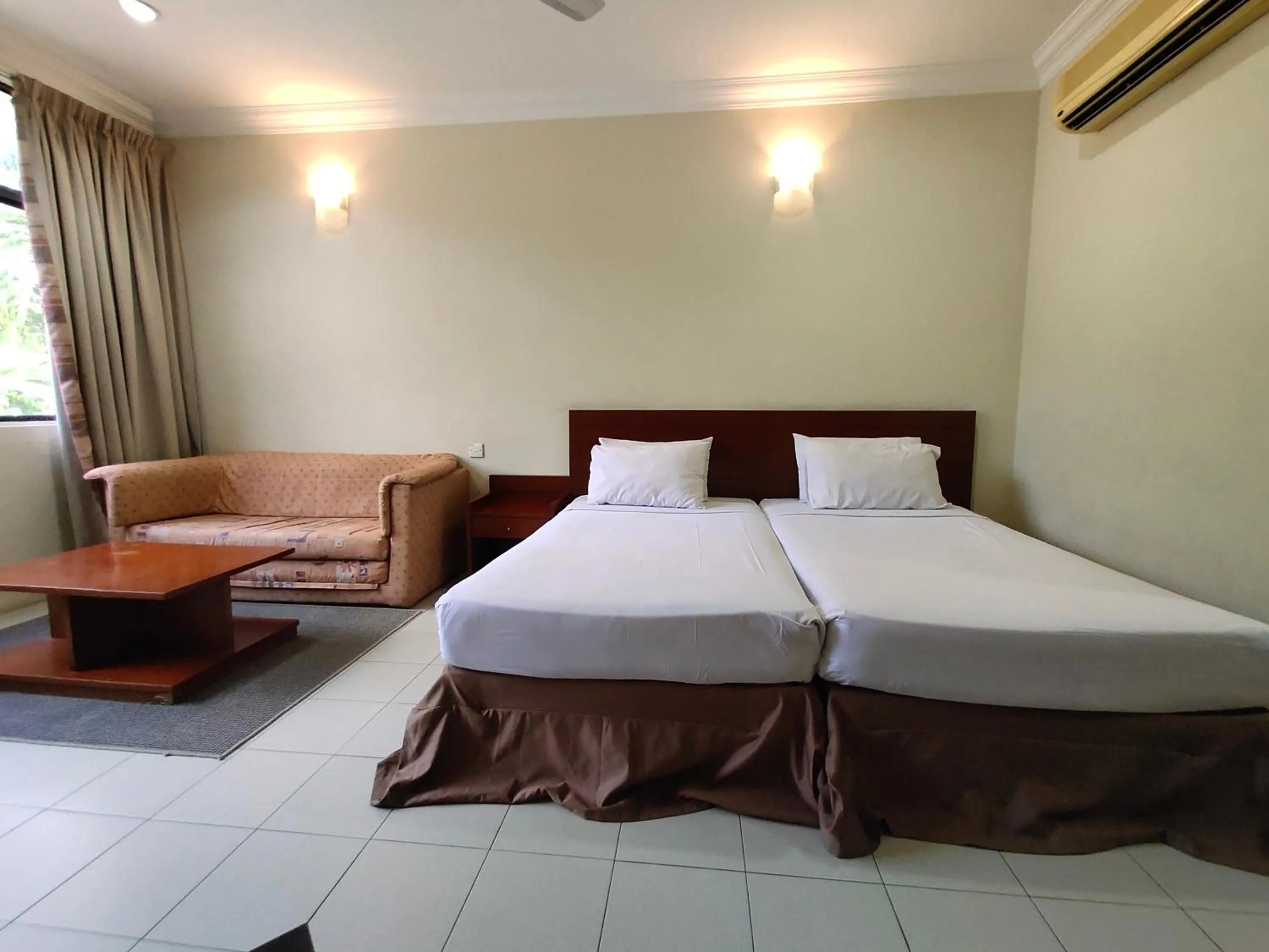 Wawa's Golf View Inn