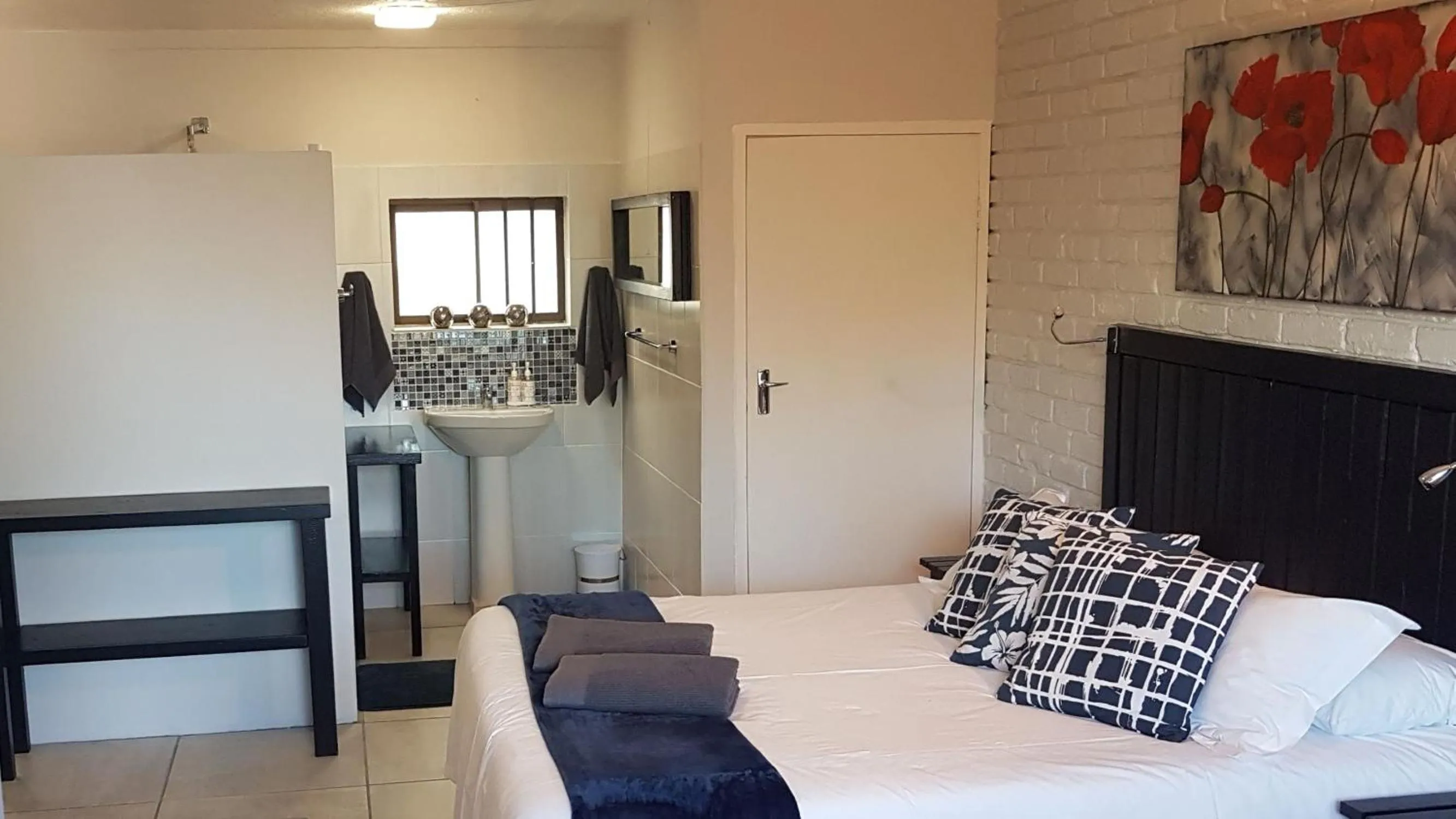 Bathroom, Bed in Amazing Grace B&B