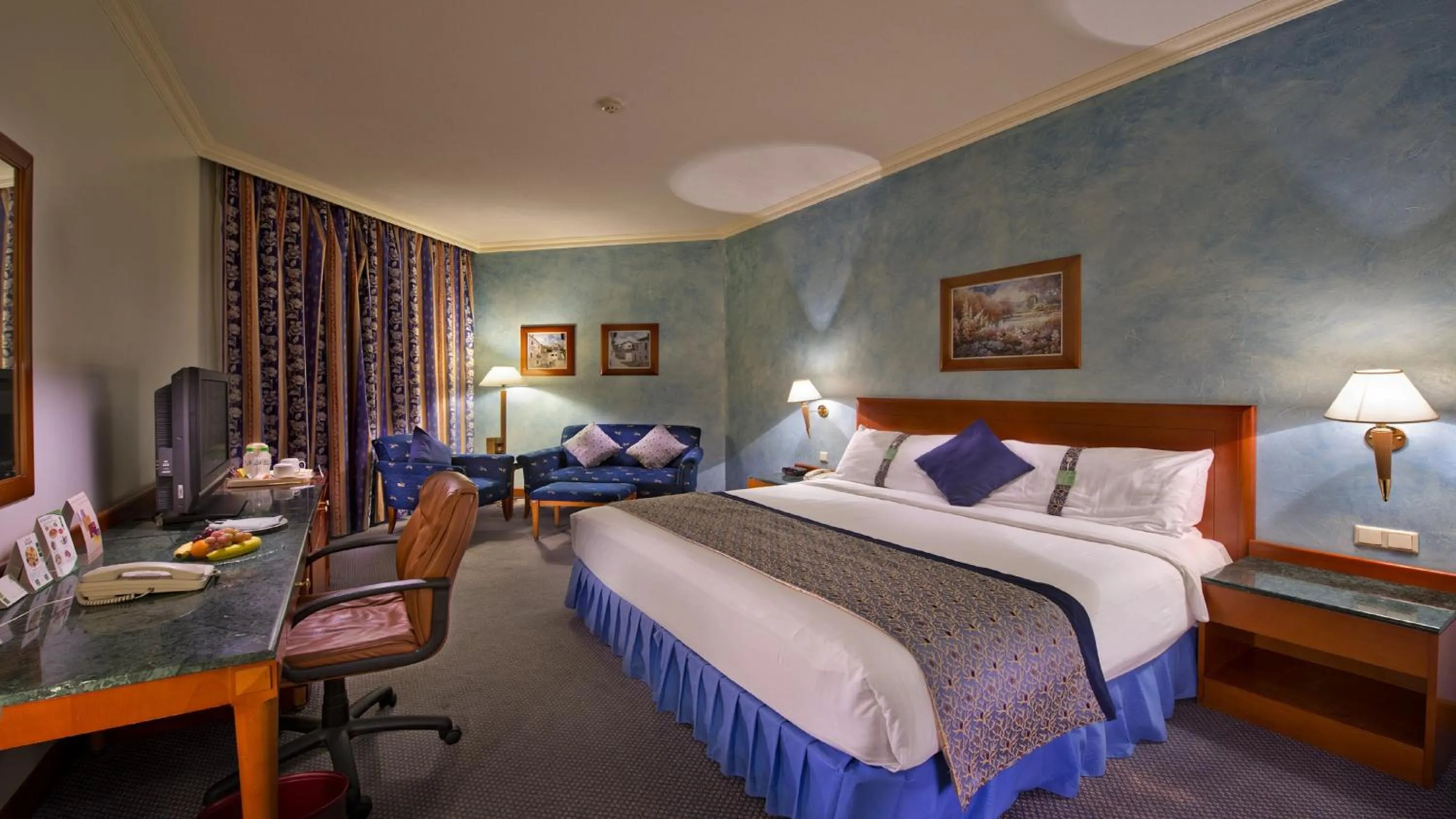Photo of the whole room, Bed in Holiday Inn Al Khobar by IHG