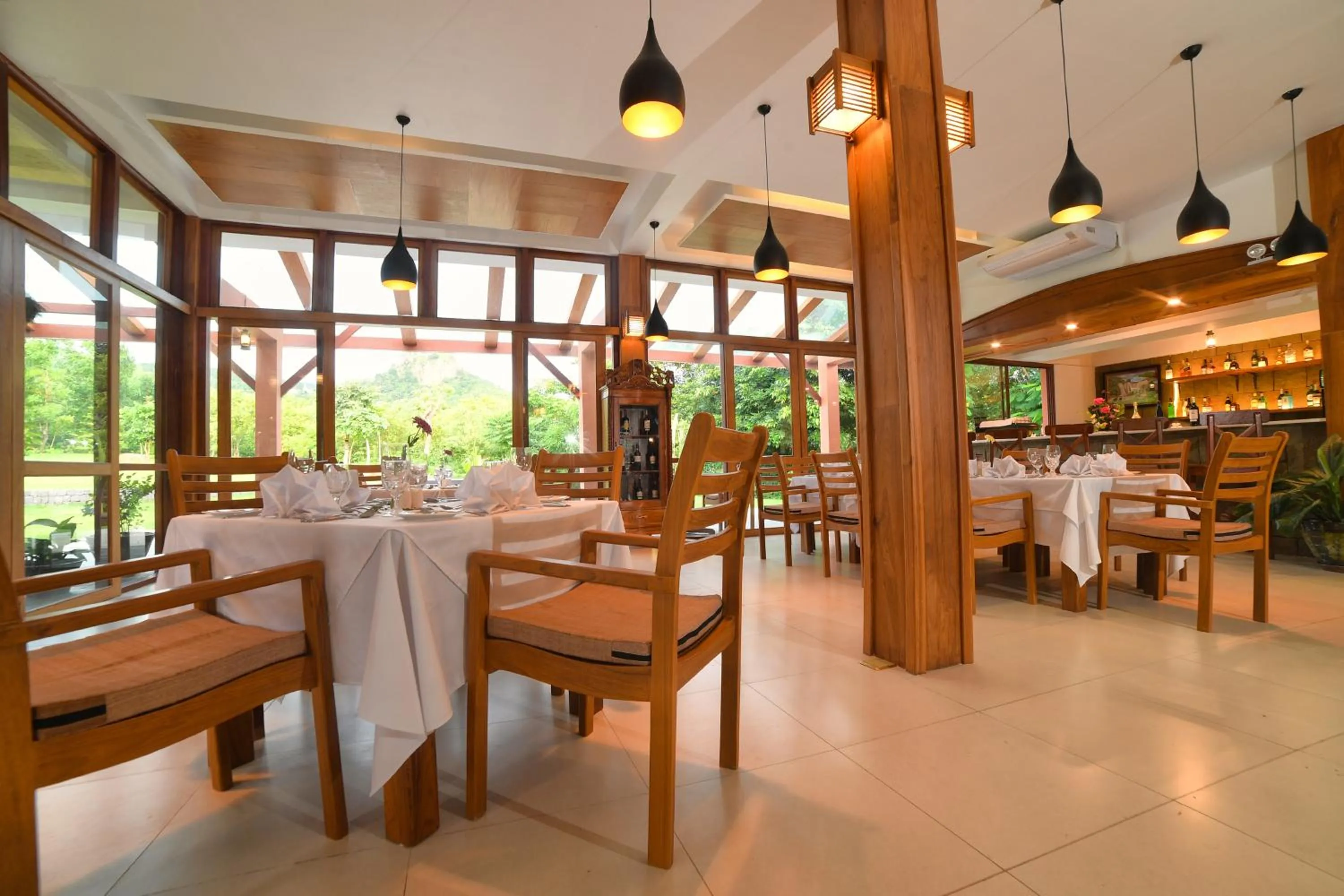 Restaurant/places to eat in Popa Garden Resort