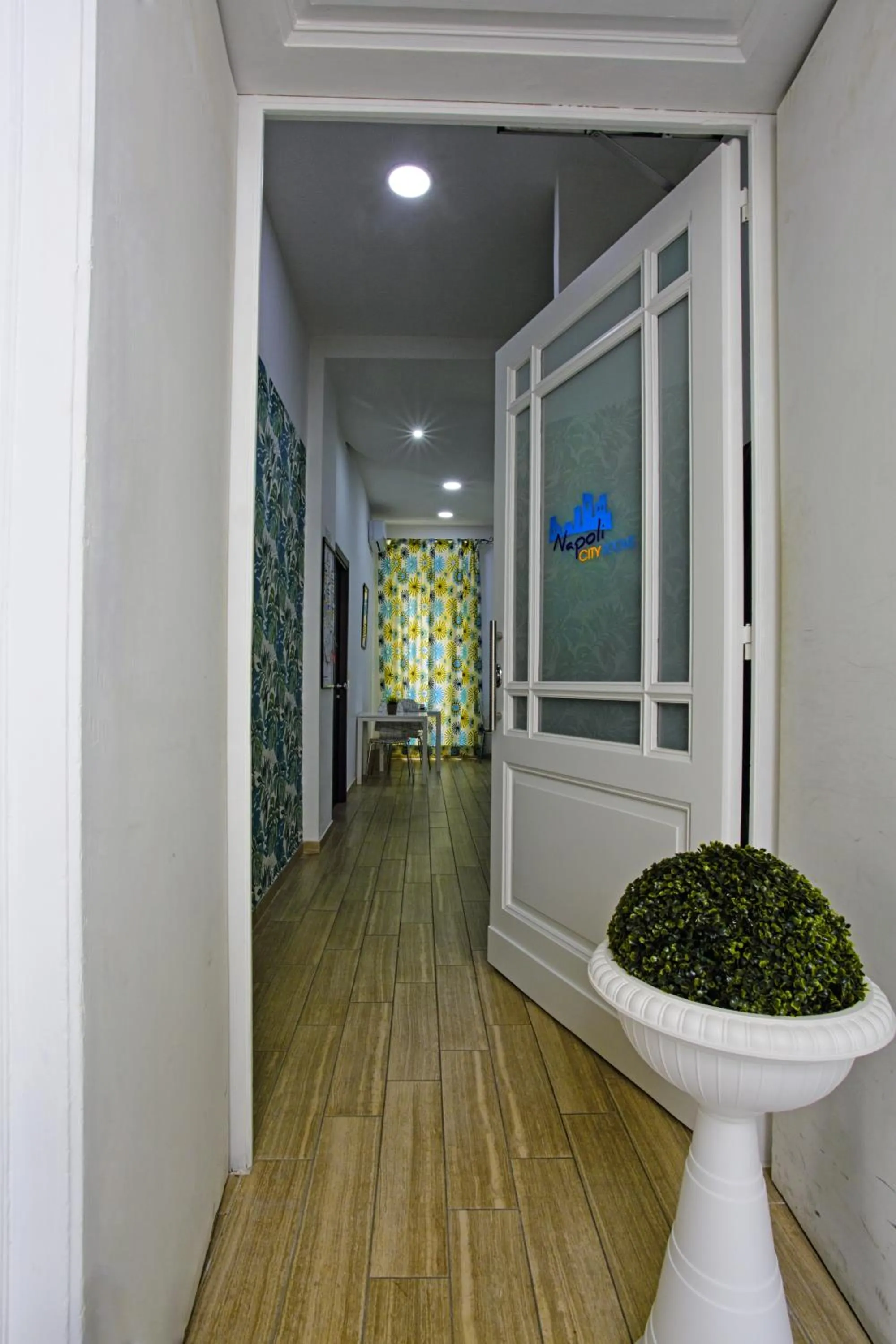 Facade/entrance in Napoli City Rooms