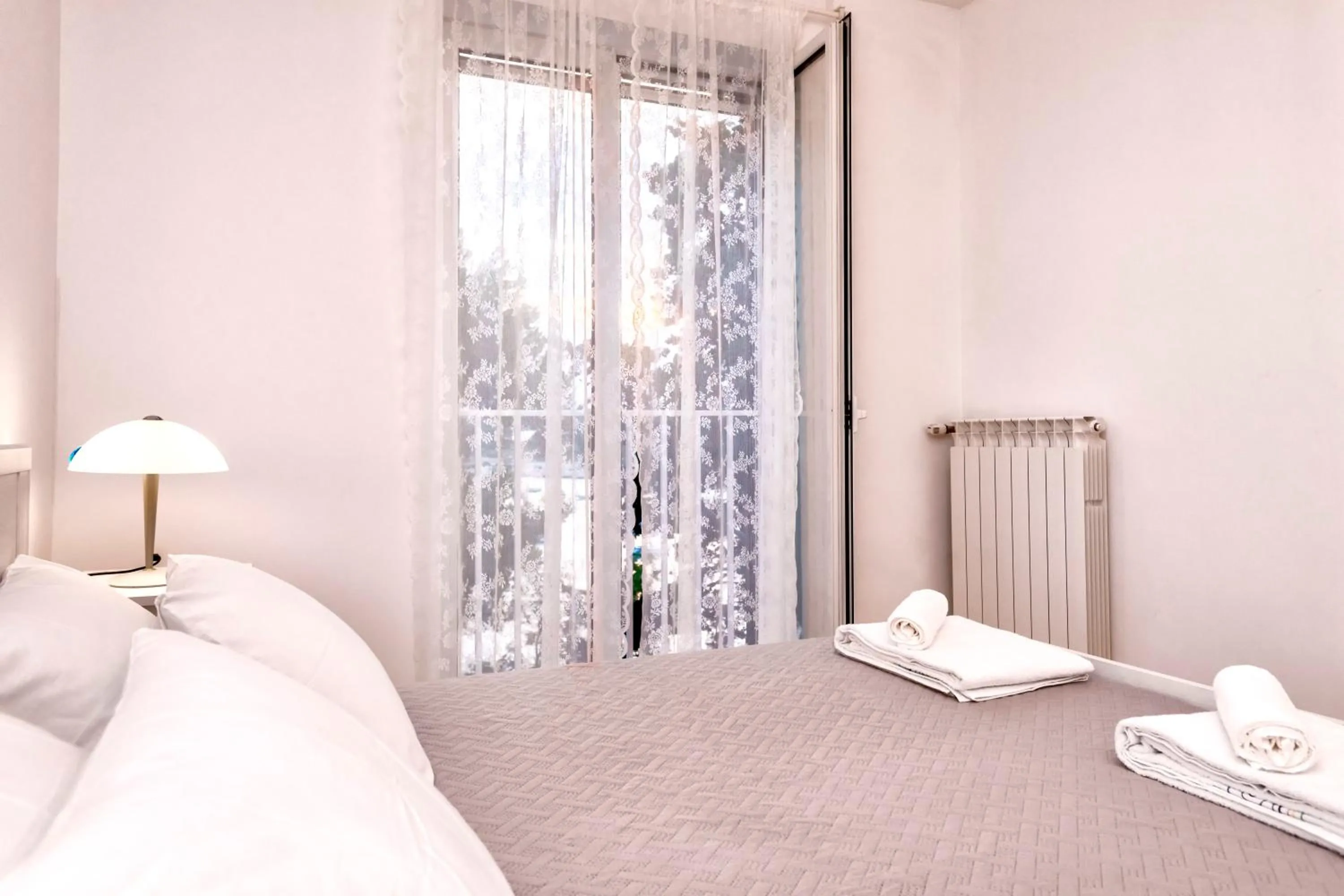 Summer, Bed in Pine Beach Villa