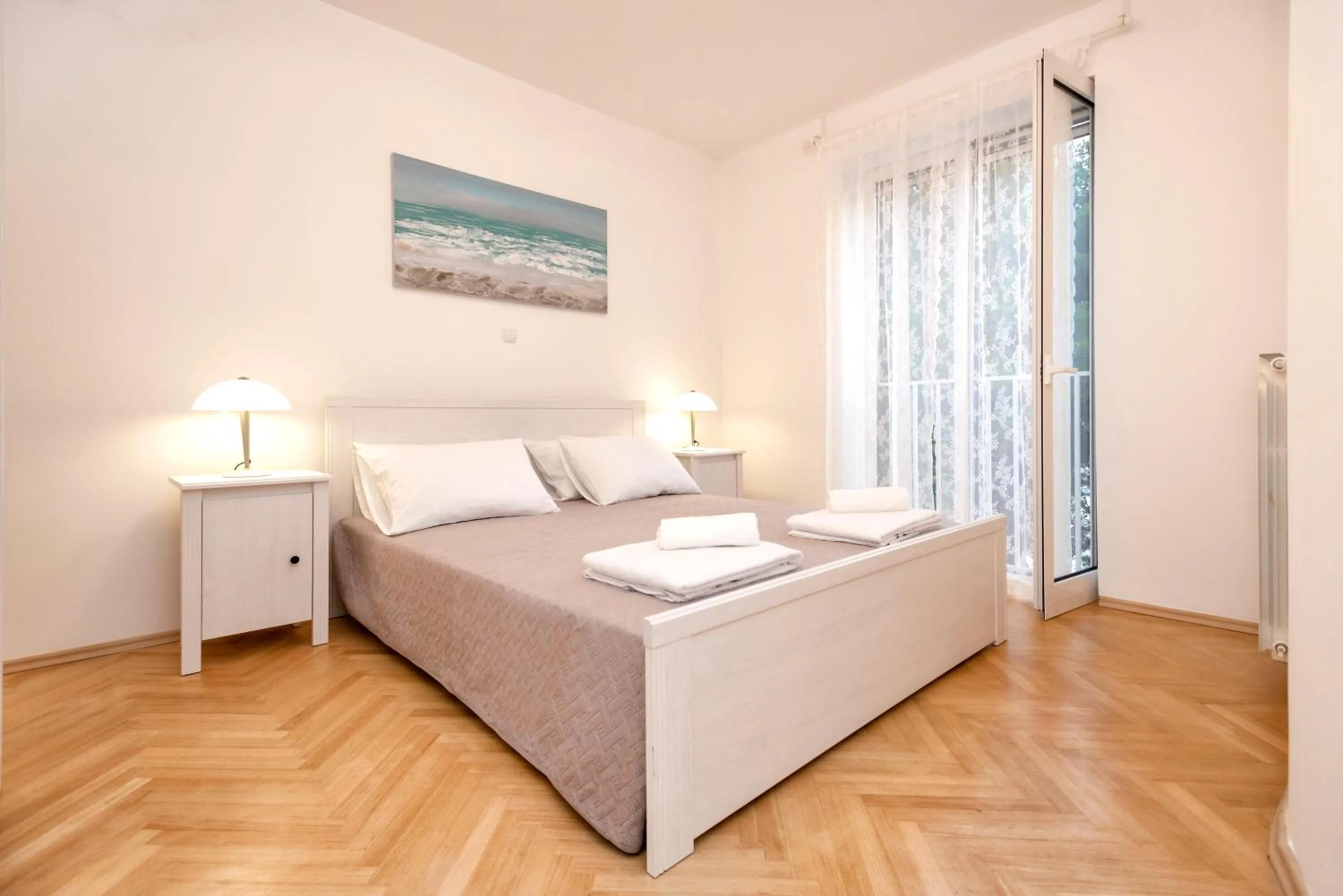 Summer, Bed in Pine Beach Villa