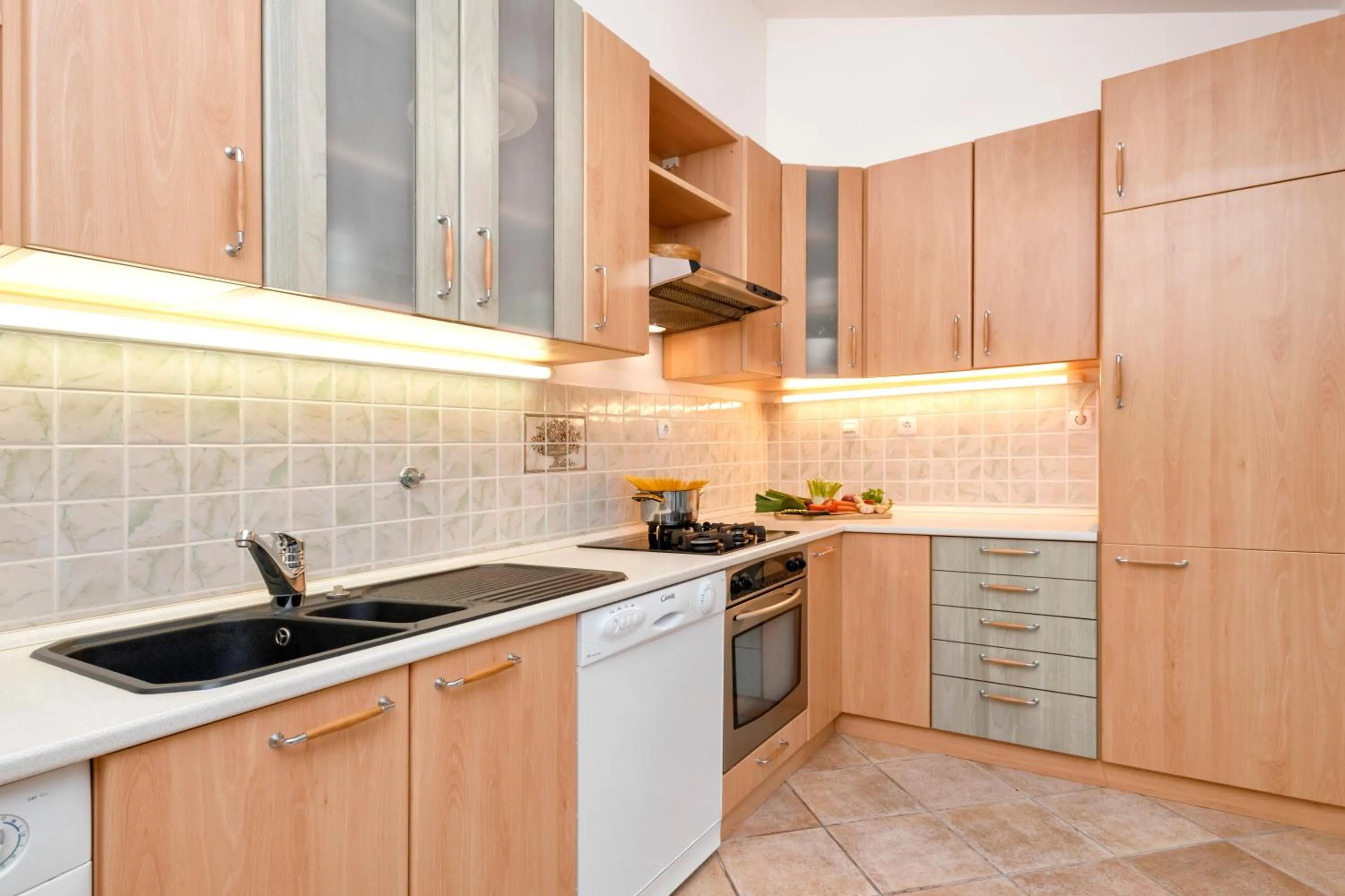Kitchen or kitchenette in Pine Beach Villa