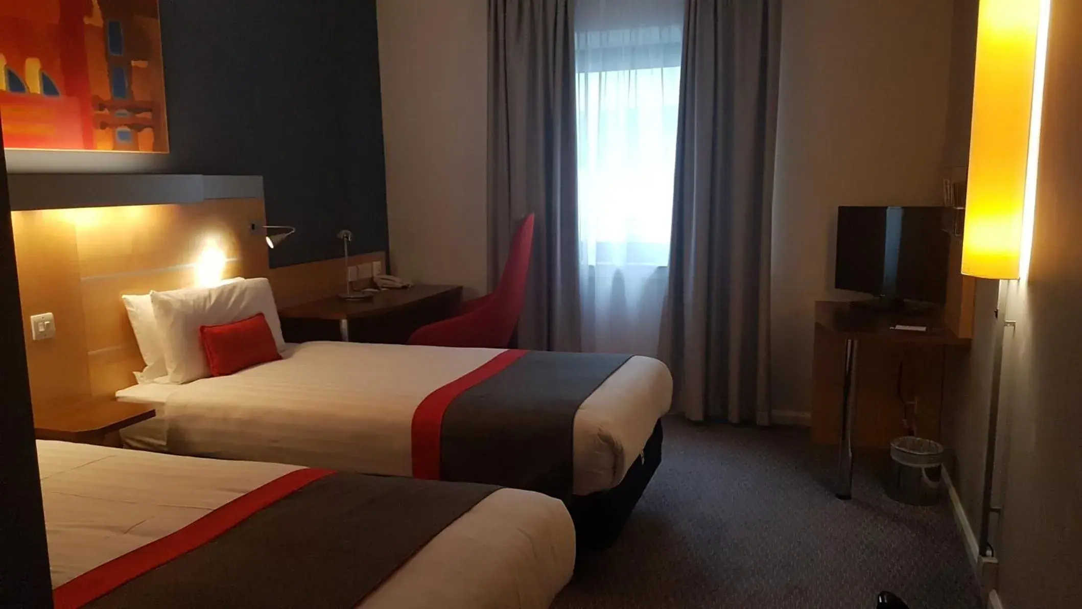 Photo of the whole room, Bed in Holiday Inn Express London Croydon by IHG Photo of the whole room, Bed in Holiday Inn Express London Croydon by IHG