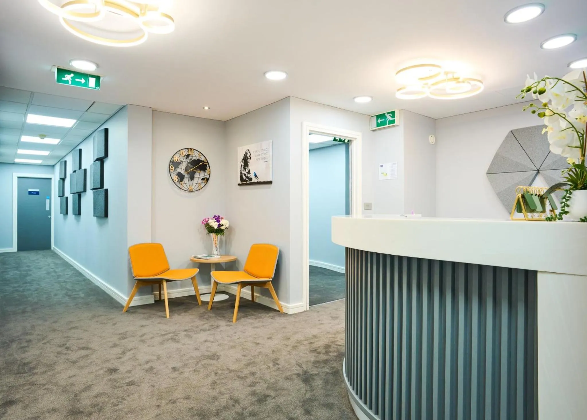 Restaurant/places to eat in Holiday Inn Express London Croydon by IHG