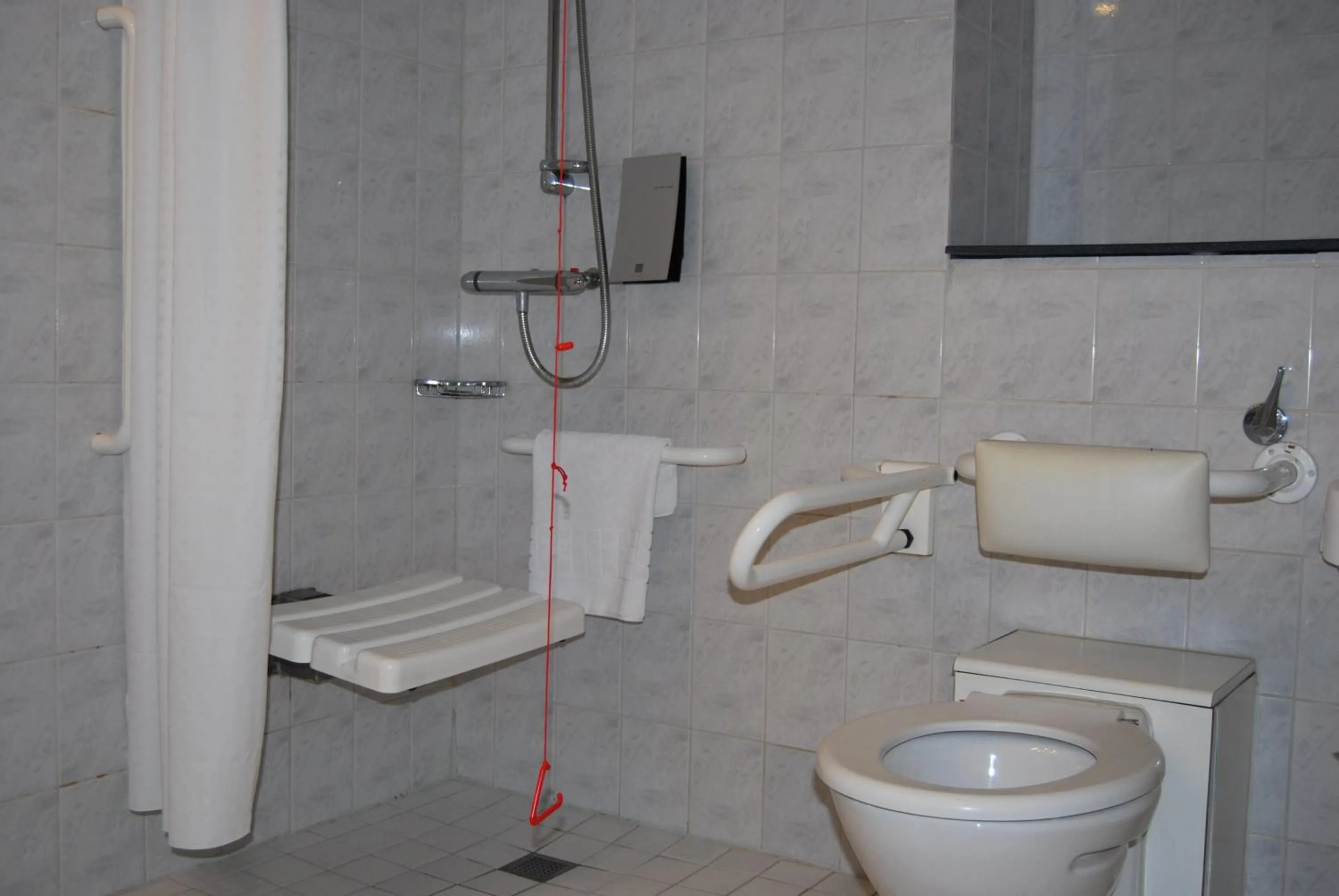 Photo of the whole room in Holiday Inn Express London Croydon by IHG