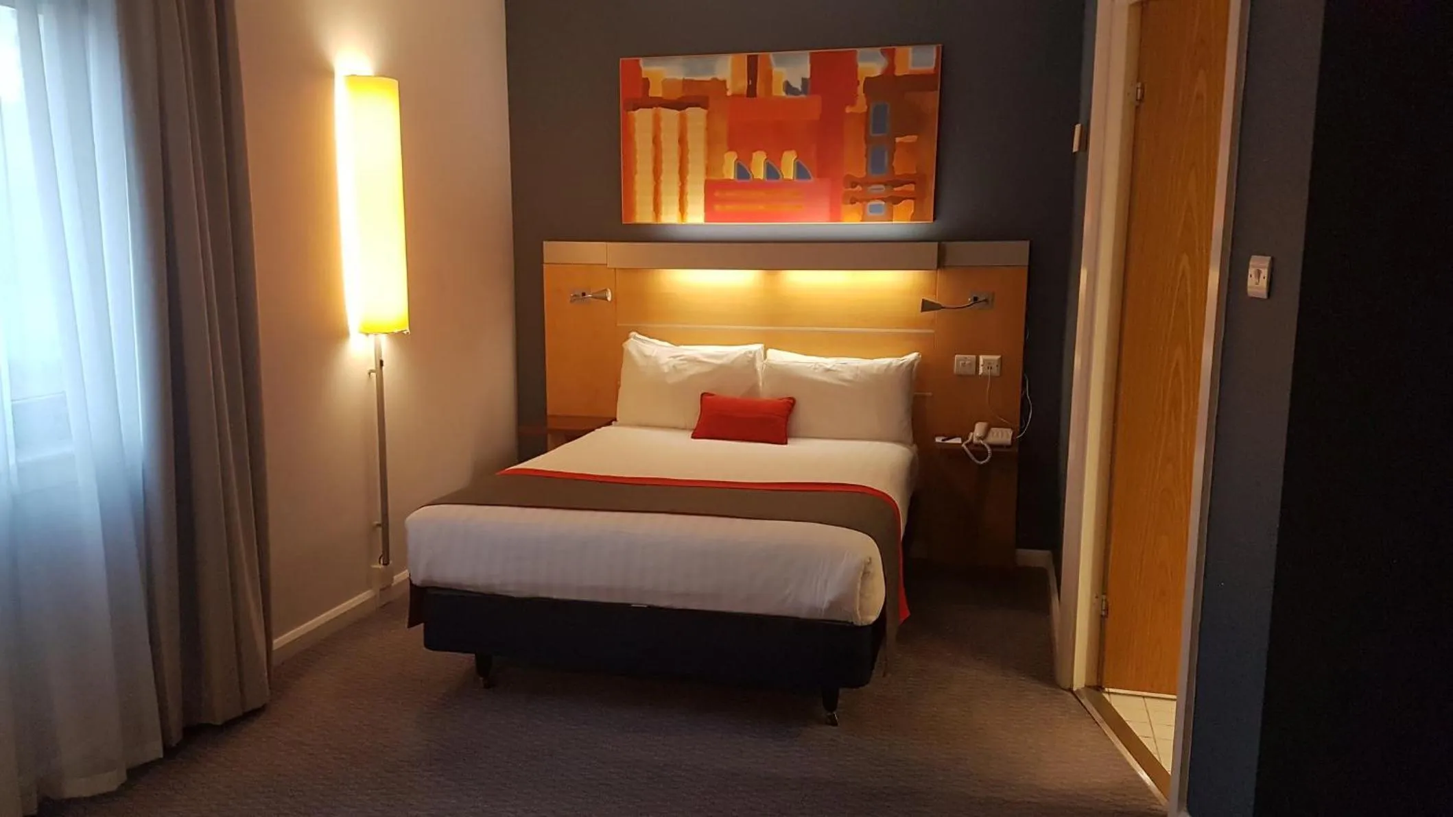 Photo of the whole room, Bed in Holiday Inn Express London Croydon by IHG