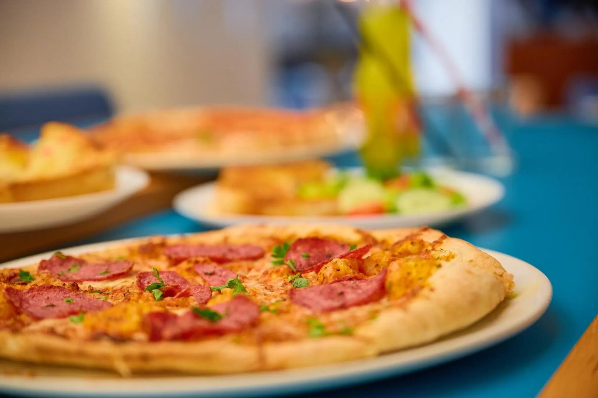 Restaurant/places to eat in Holiday Inn Express London Croydon by IHG