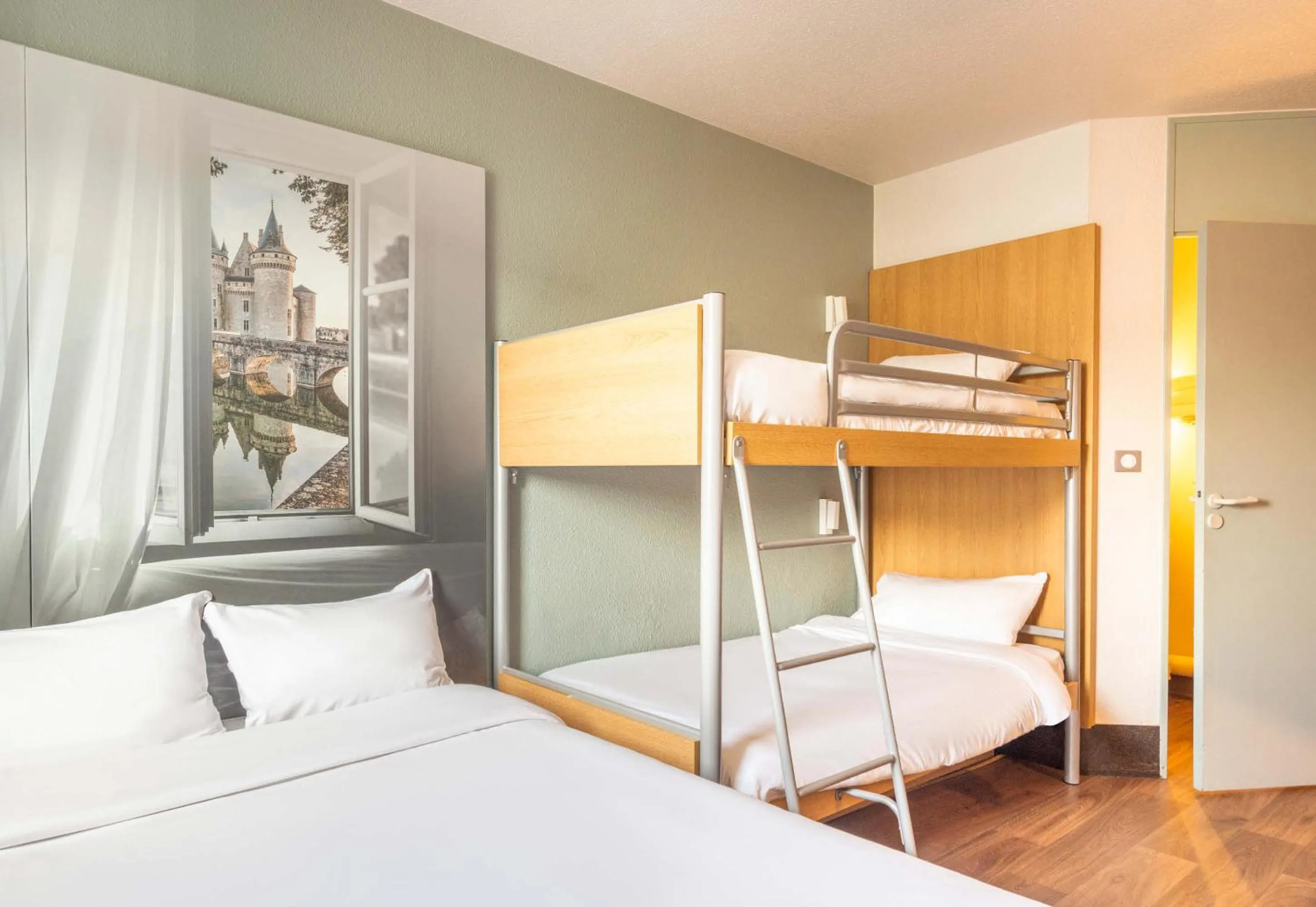 Bedroom, Bed in B&B HOTEL Nantes Rezé St Sébastien