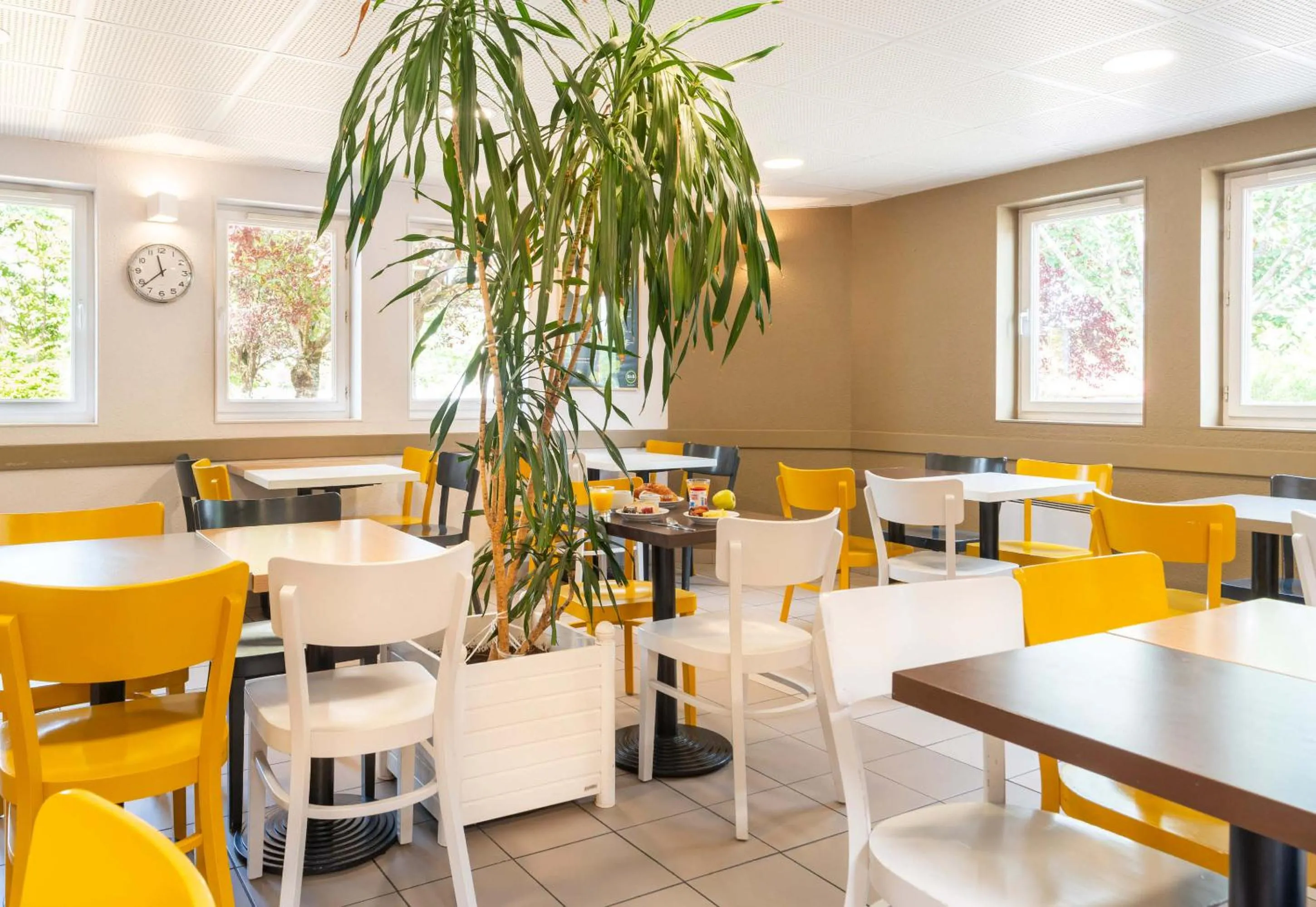 Restaurant/places to eat in B&B HOTEL Nantes Rezé St Sébastien