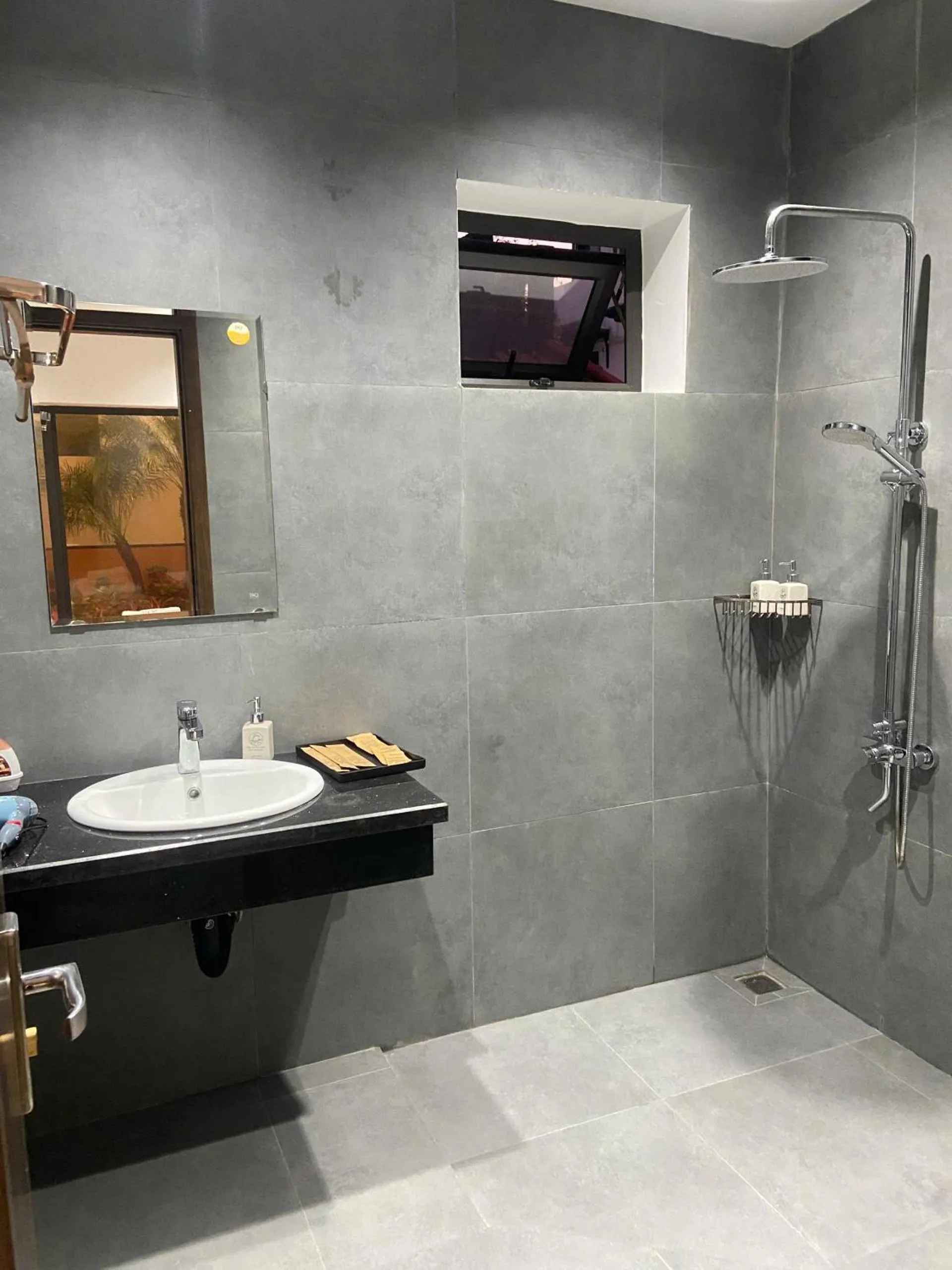 Shower in Tam Coc Mountain View Homestay