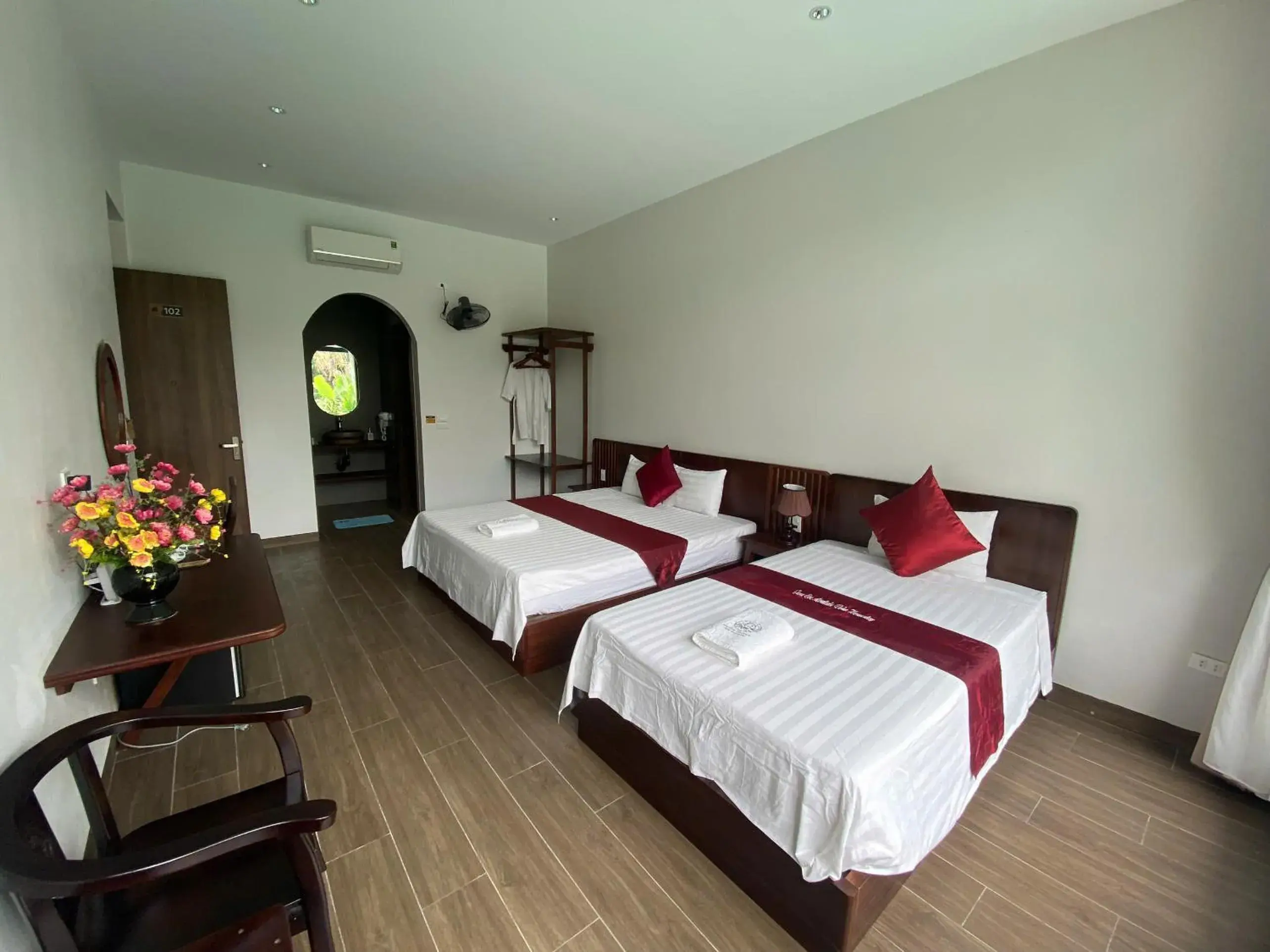 Double Room with Mountain View in Tam Coc Mountain View Homestay Double Room with Mountain View in Tam Coc Mountain View Homestay