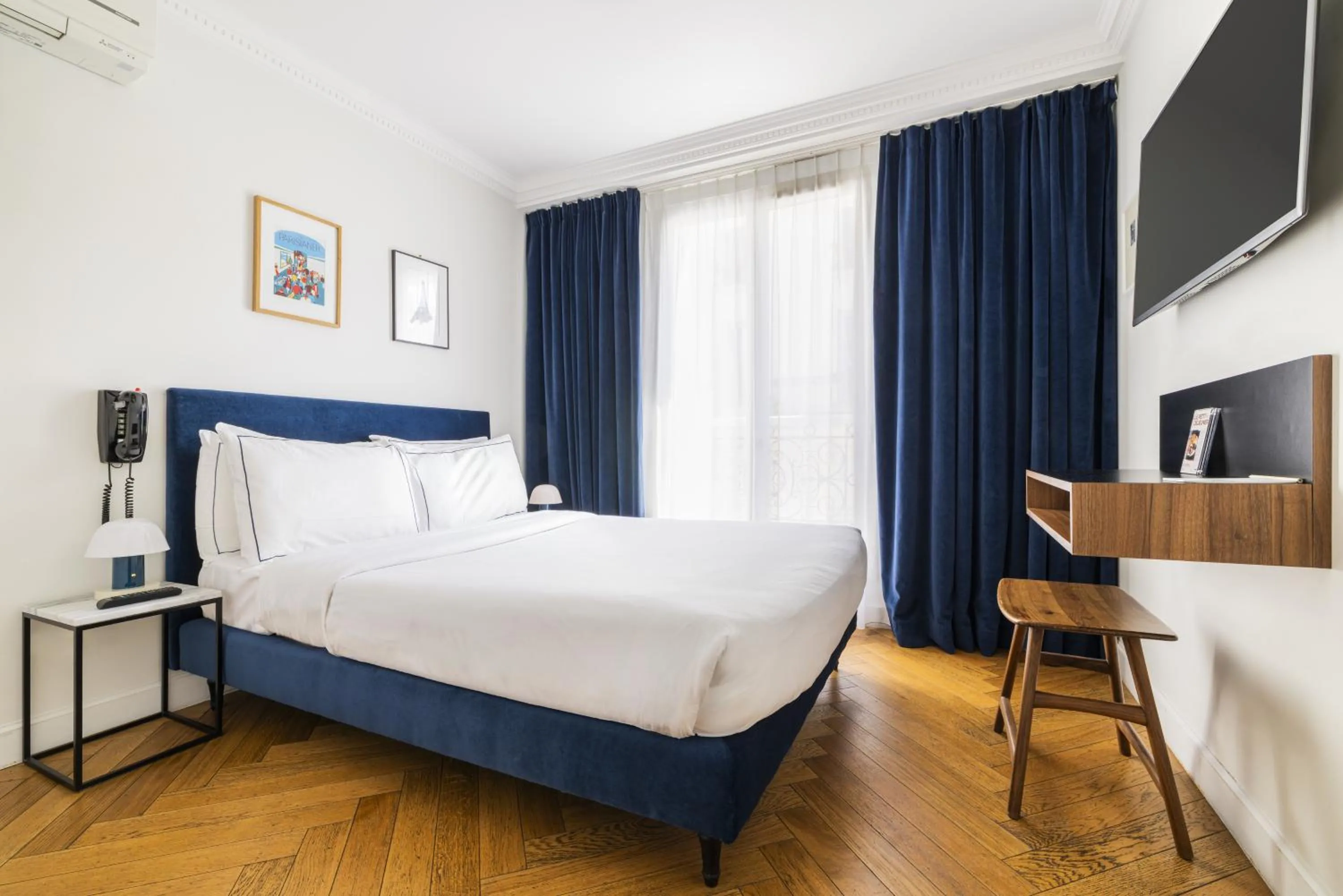 Photo of the whole room, Bed in Hotel Rendez-Vous Batignolles