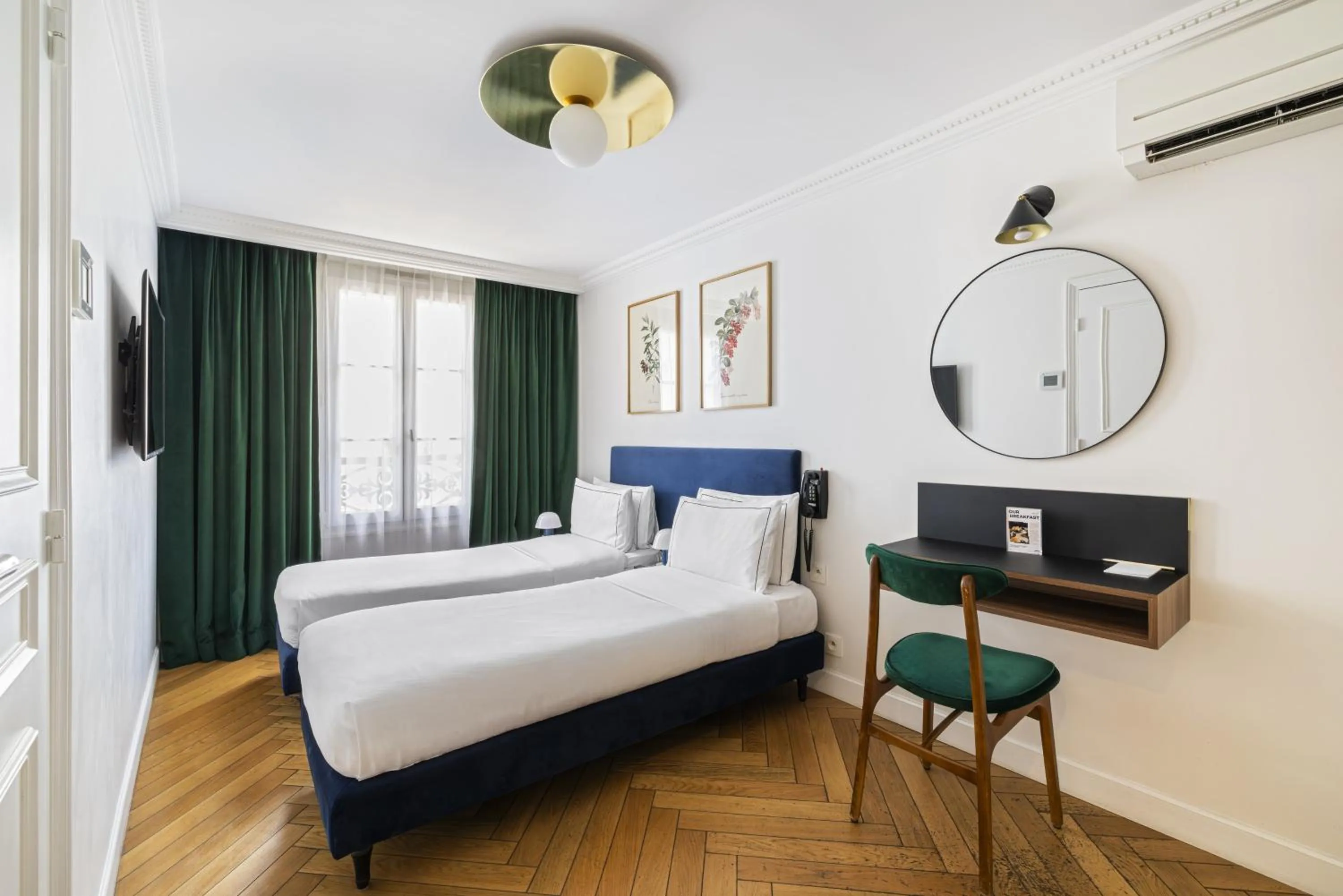 Photo of the whole room, Bed in Hotel Rendez-Vous Batignolles