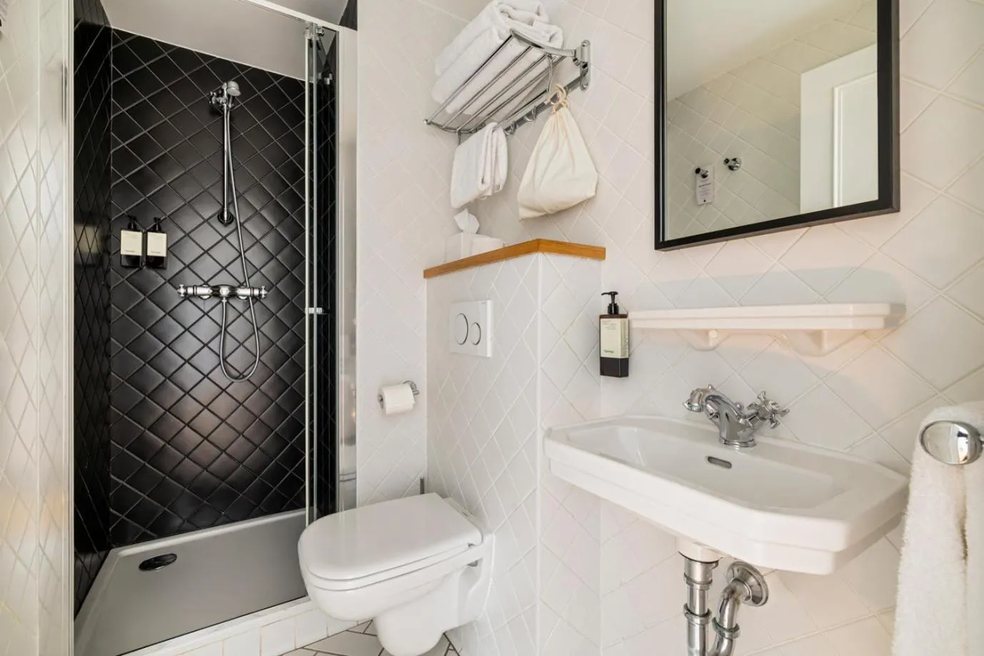 Bathroom in Hotel Rendez-Vous Batignolles