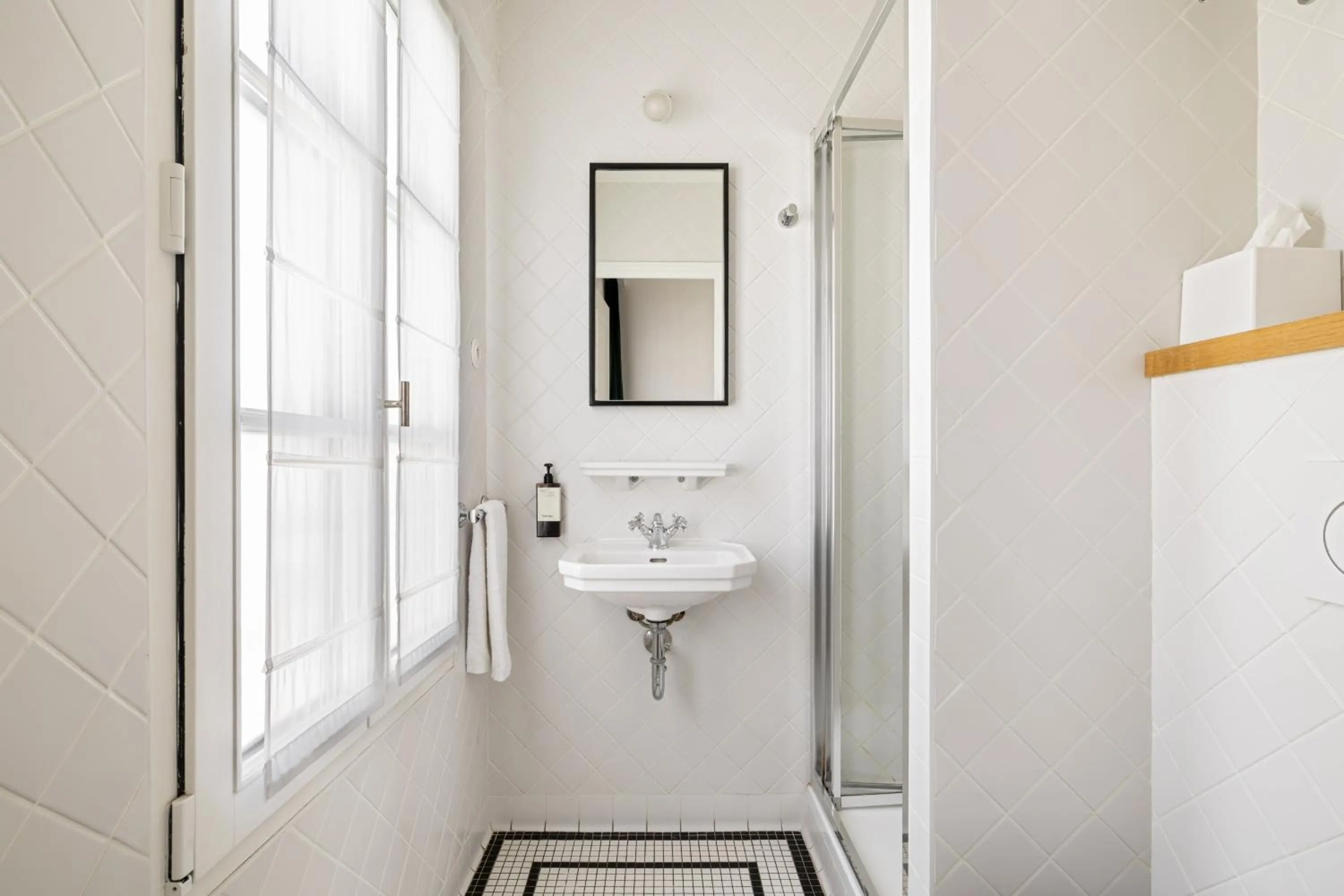 Bathroom in Hotel Rendez-Vous Batignolles