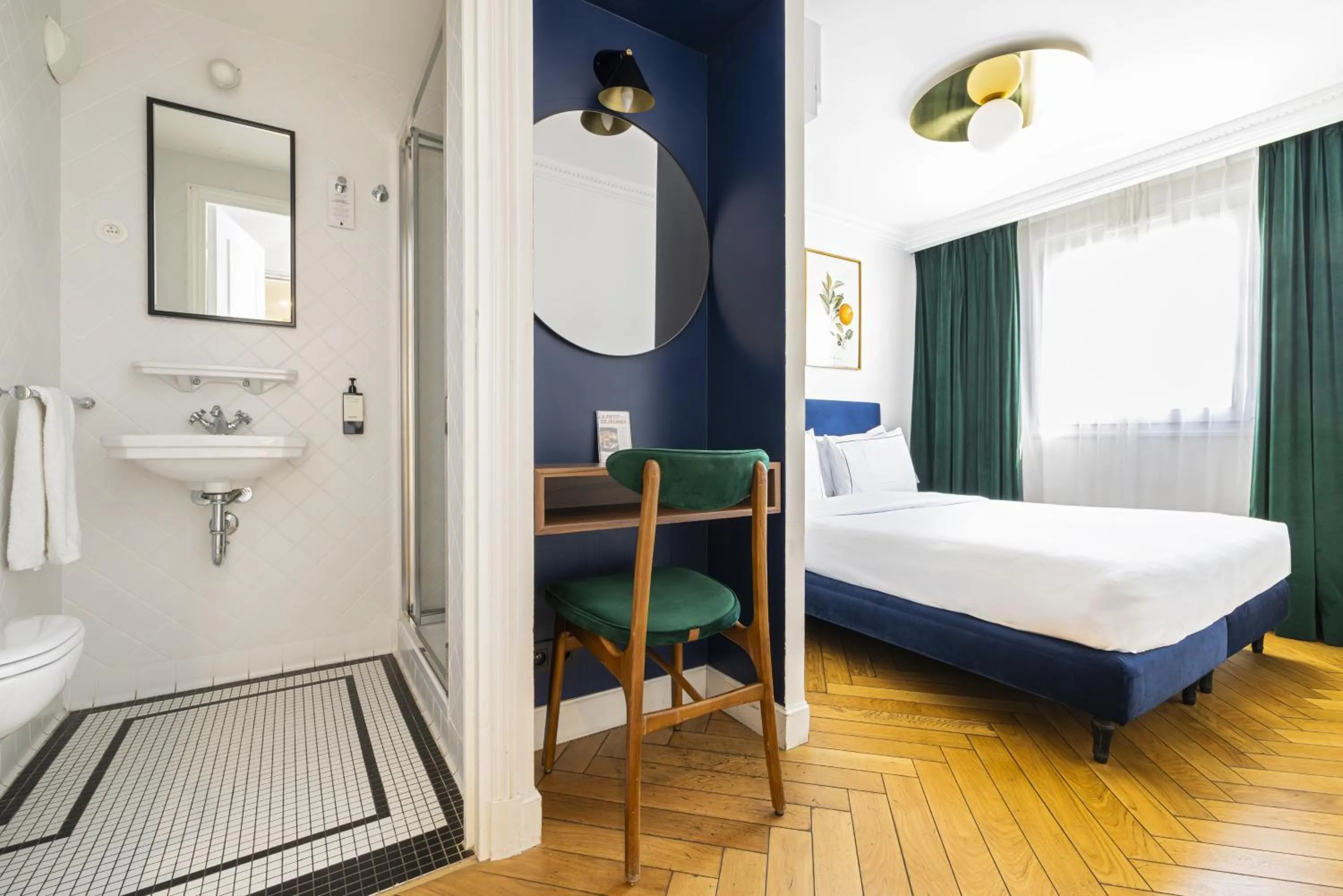 Photo of the whole room, Bed in Hotel Rendez-Vous Batignolles