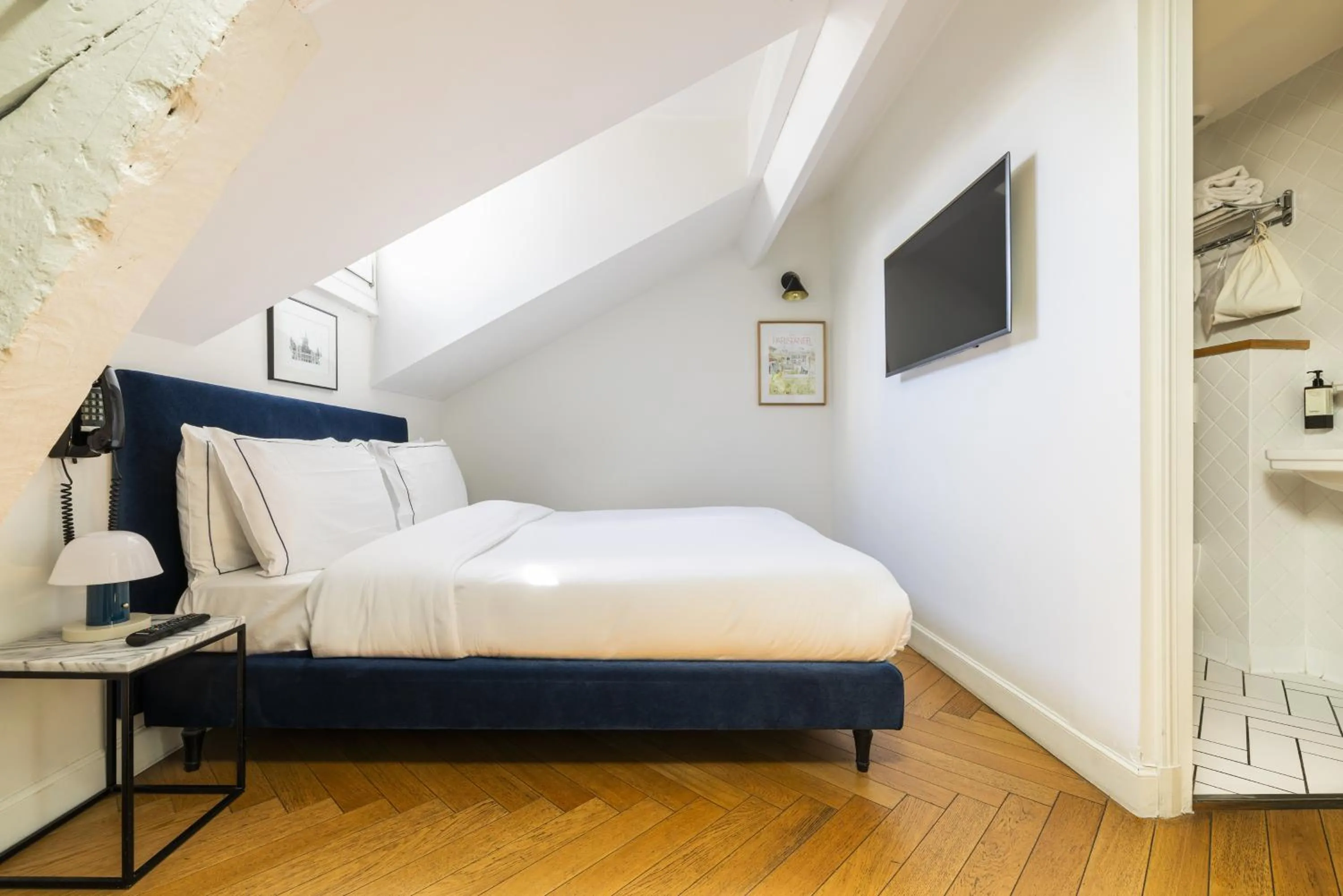 Photo of the whole room, Bed in Hotel Rendez-Vous Batignolles