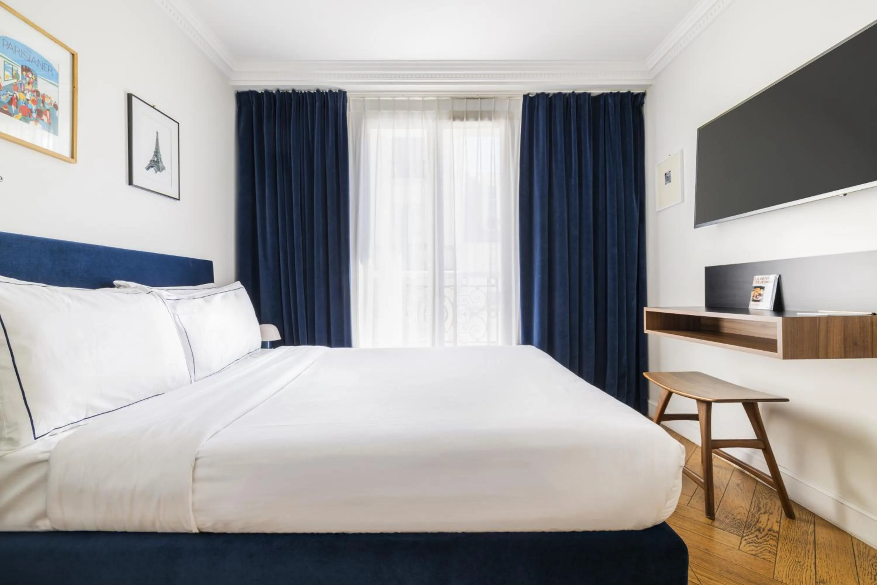 Photo of the whole room, Bed in Hotel Rendez-Vous Batignolles