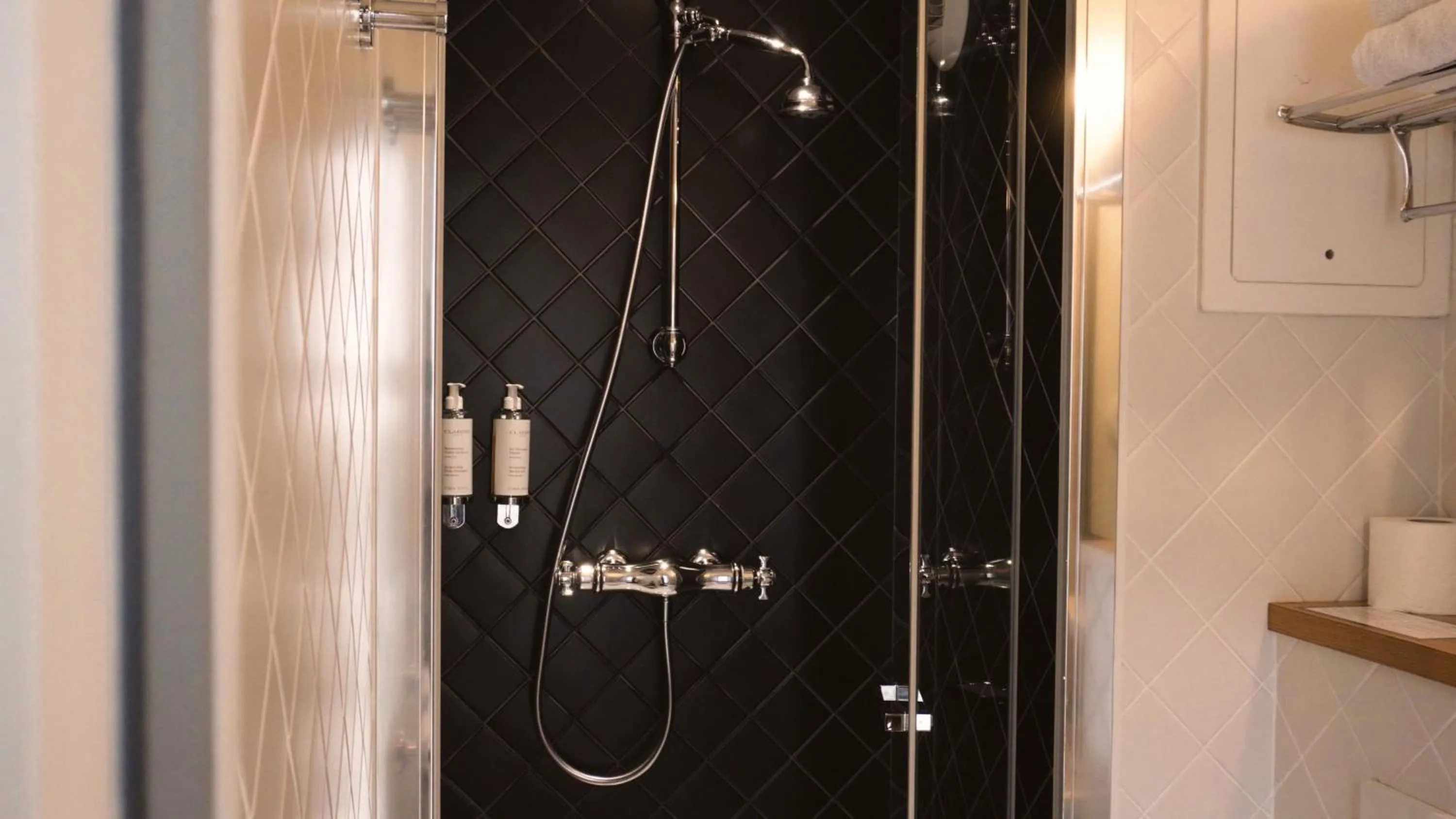 Bathroom in Hotel Rendez-Vous Batignolles