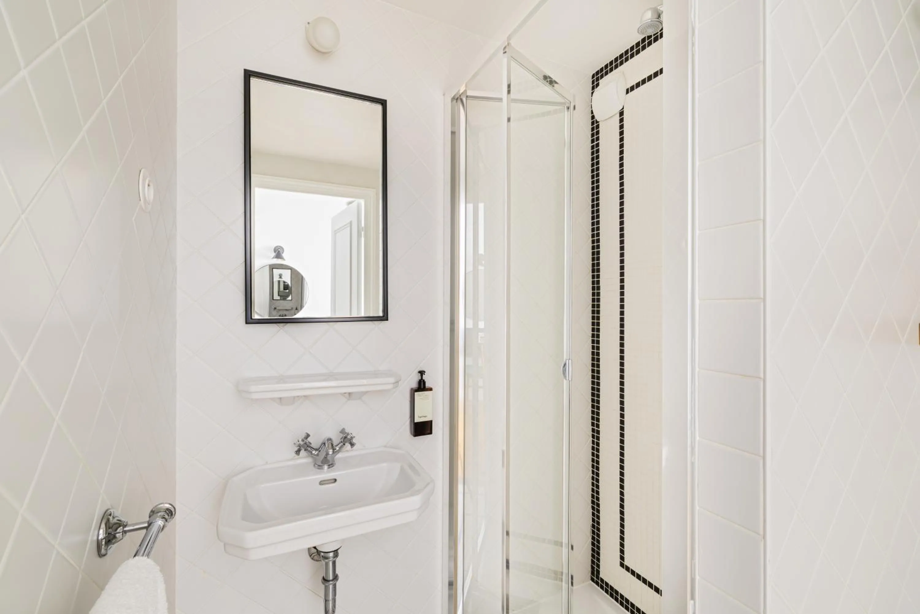 Bathroom in Hotel Rendez-Vous Batignolles