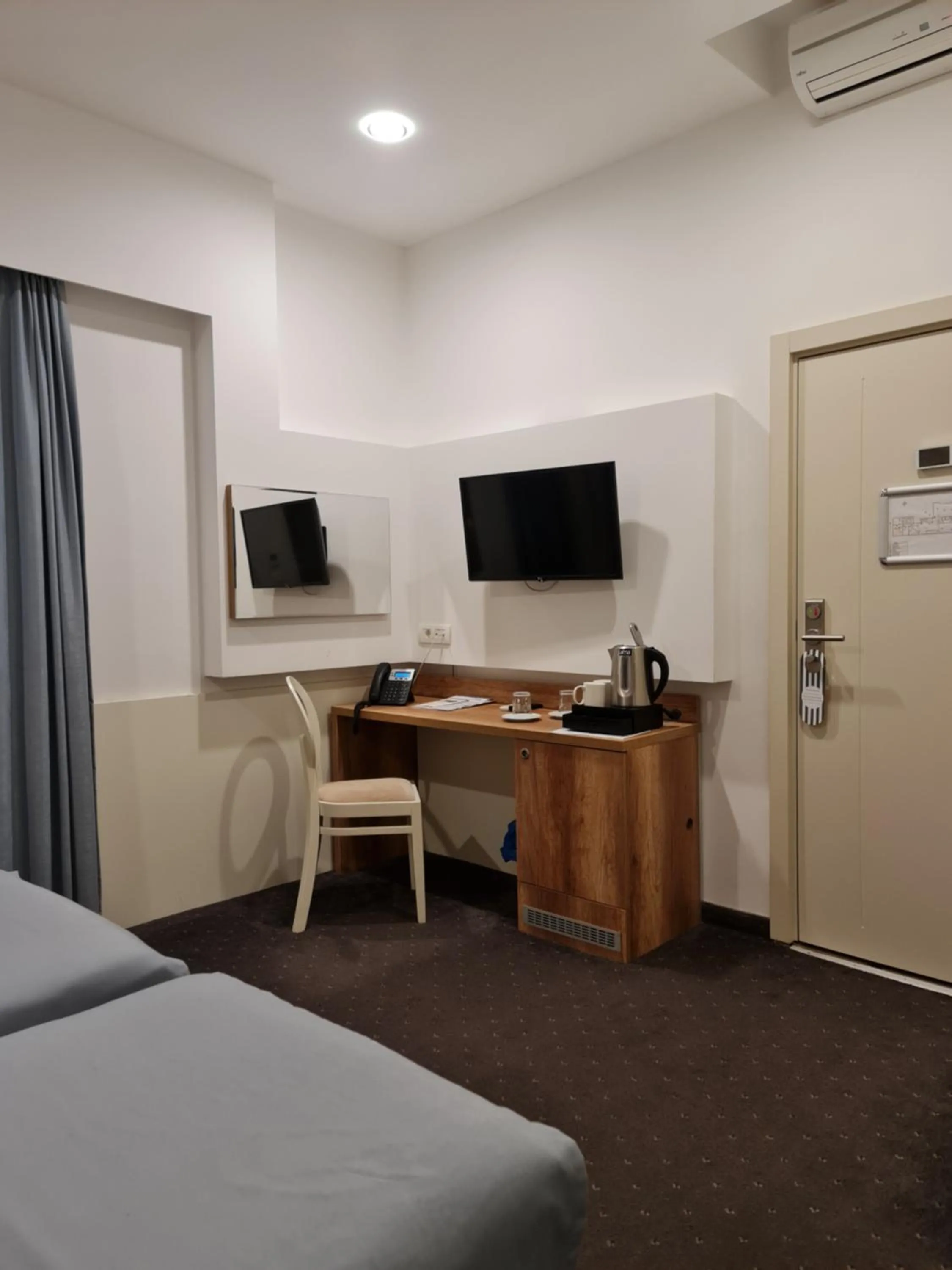 TV and multimedia, Bed in Hotel Santiny