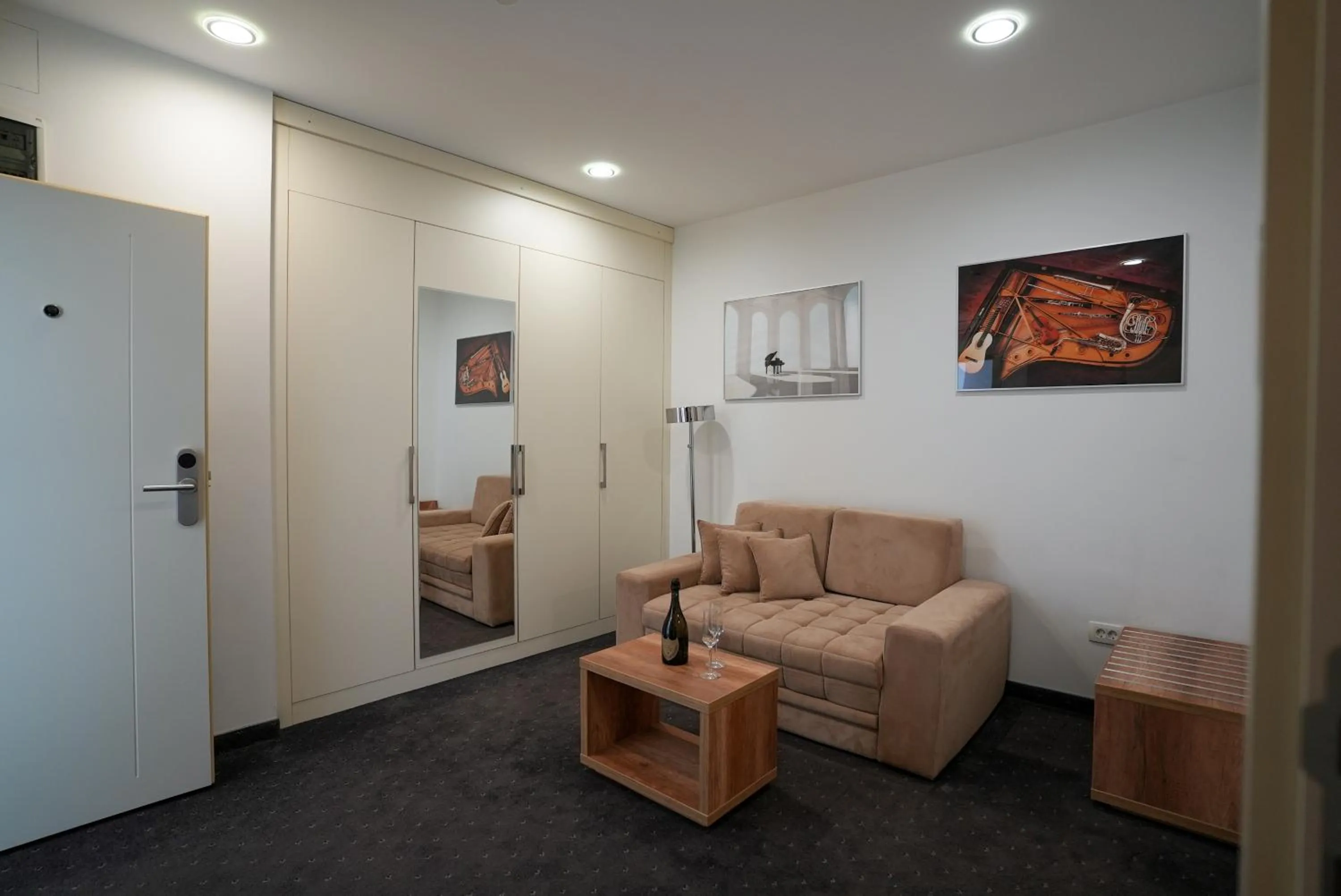 TV and multimedia in Hotel Santiny