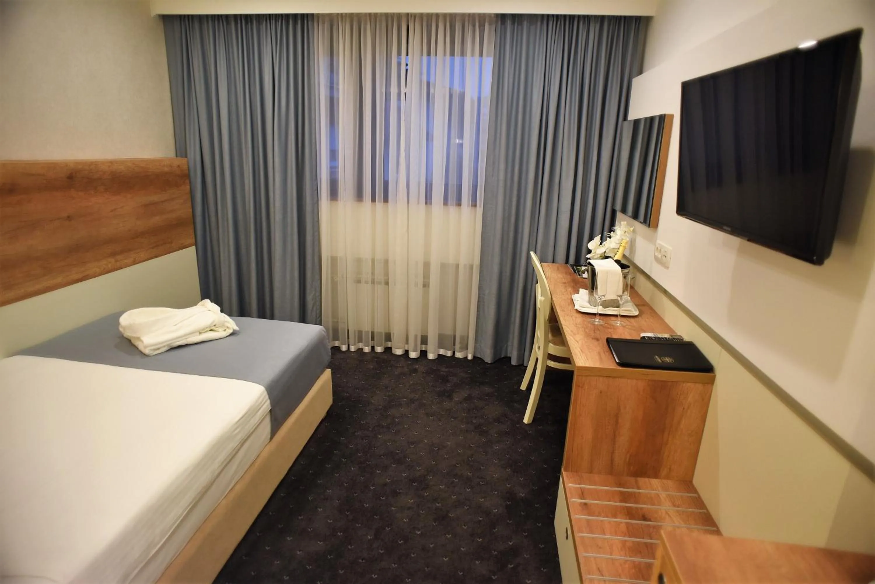 Photo of the whole room, Bed in Hotel Santiny