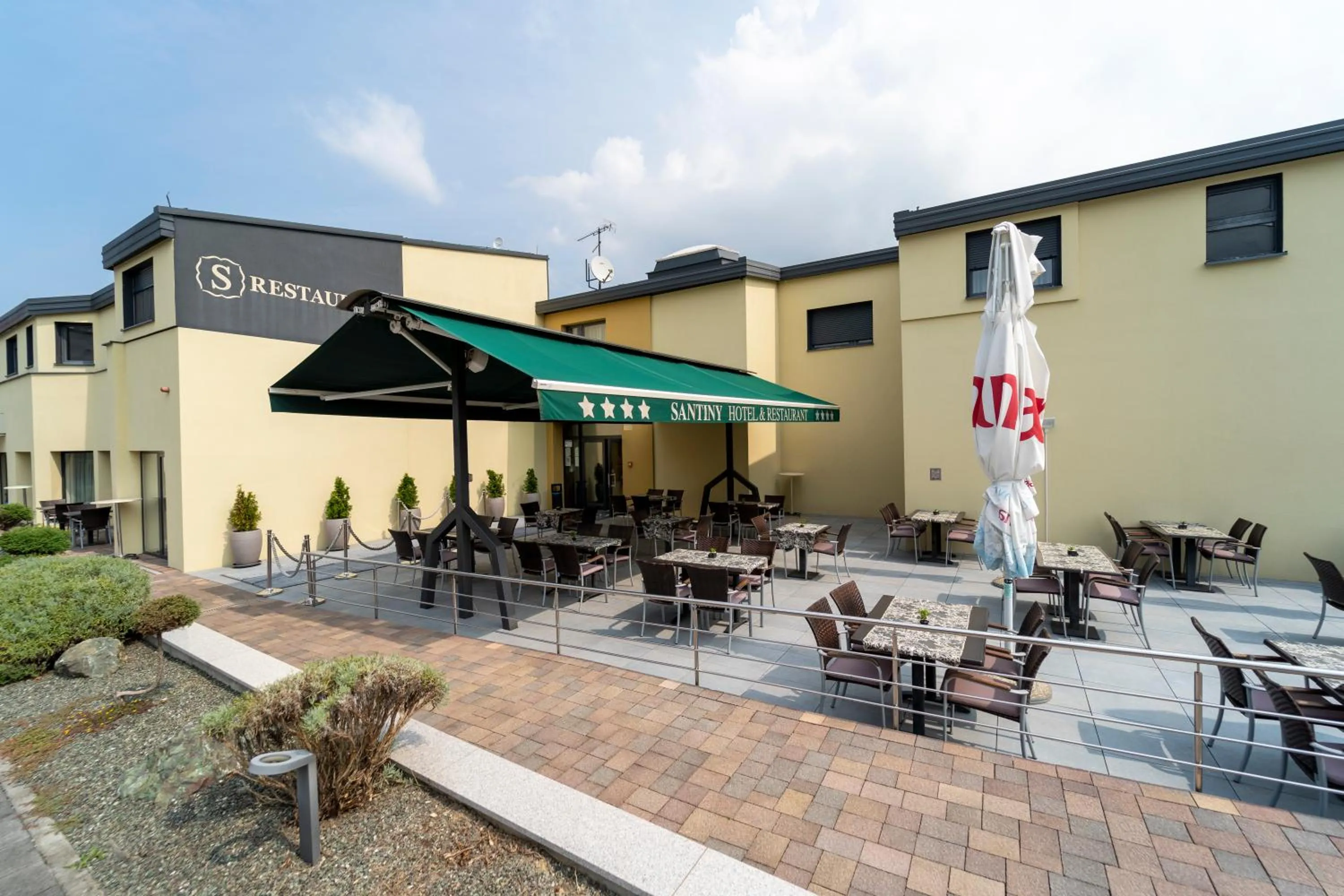 Property building in Hotel Santiny