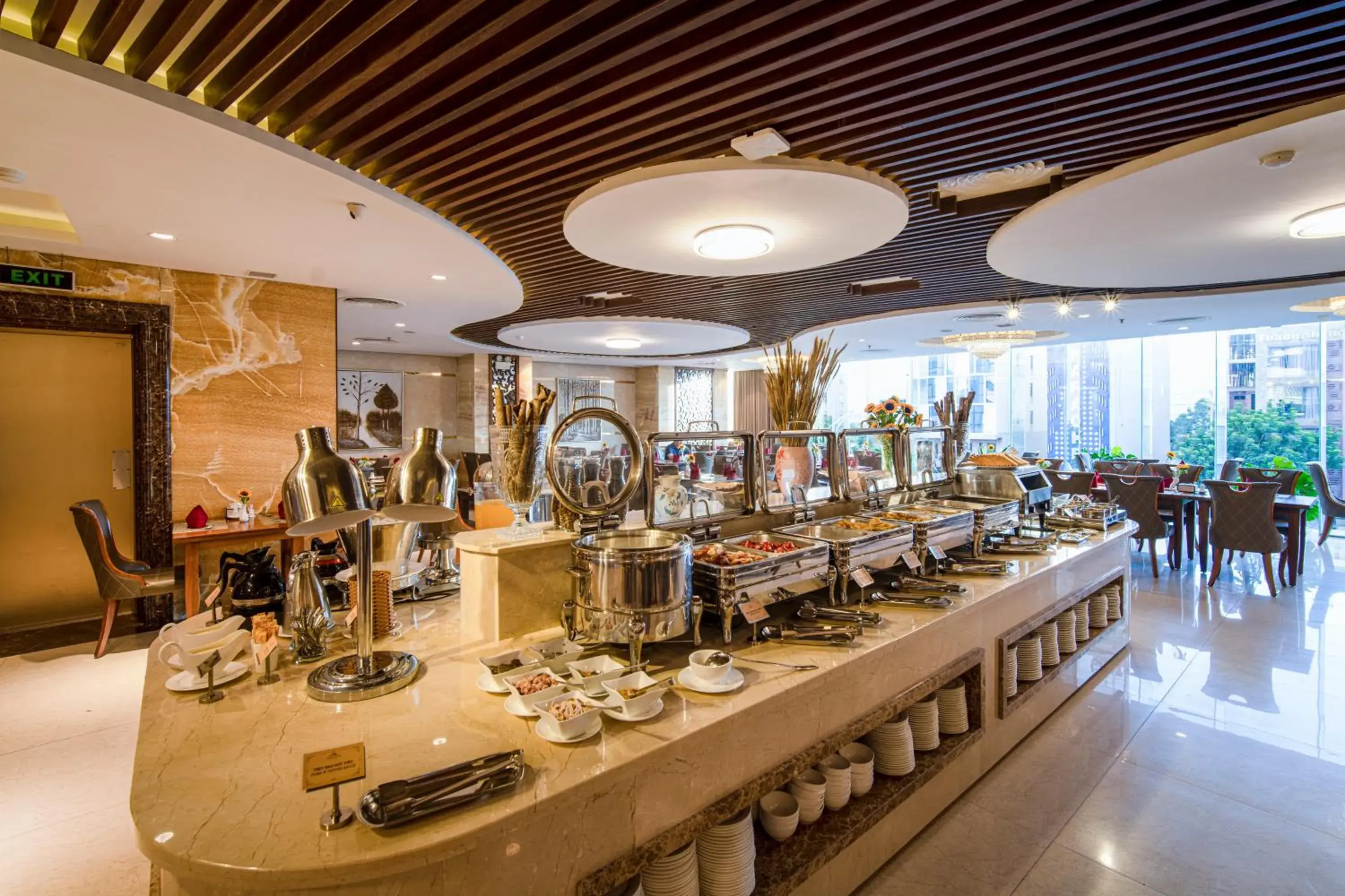 Restaurant/places to eat in Luxtery Hotel Restaurant/places to eat in Luxtery Hotel