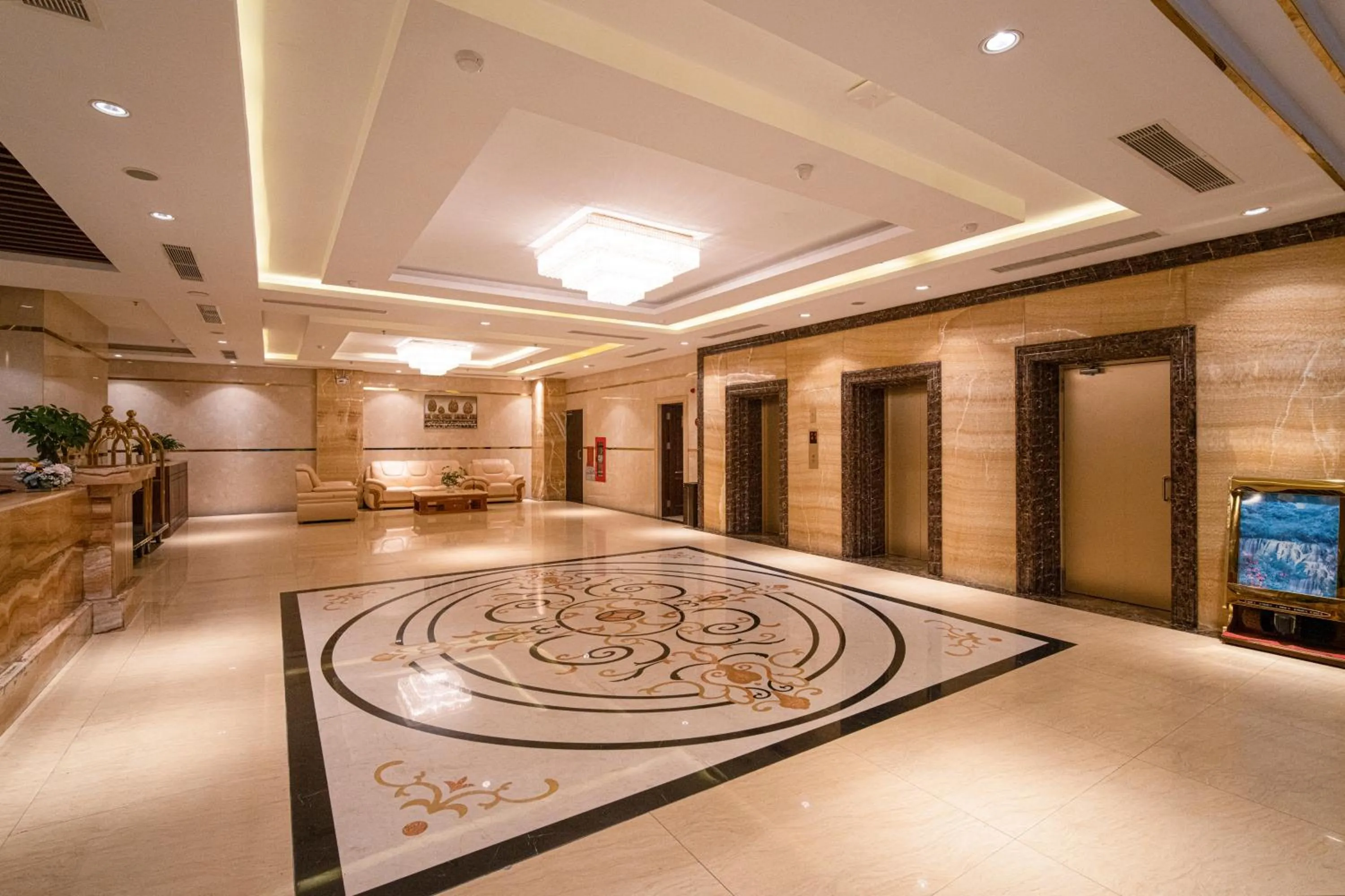 Lobby or reception in Luxtery Hotel