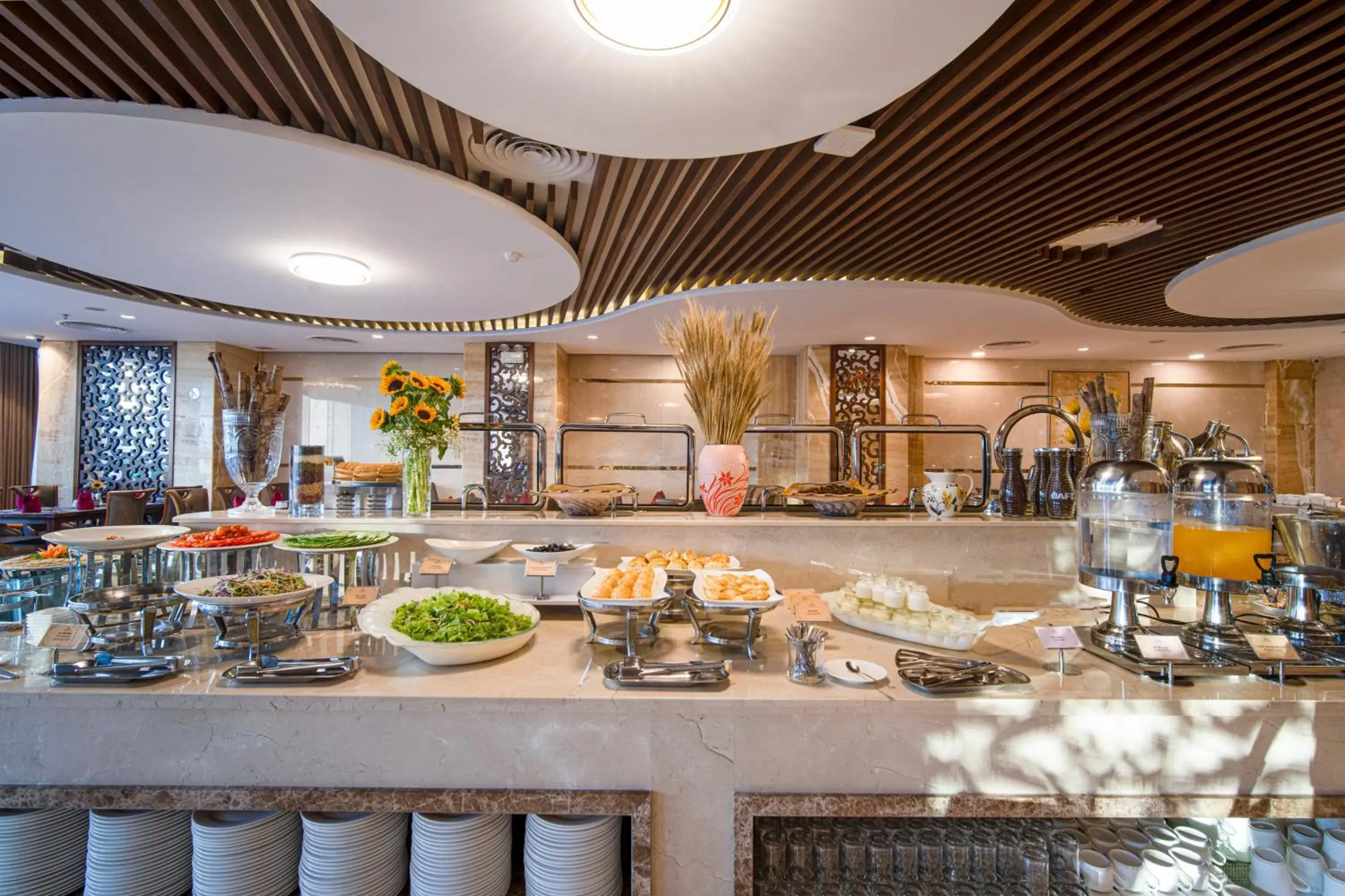 Restaurant/places to eat in Luxtery Hotel Restaurant/places to eat in Luxtery Hotel