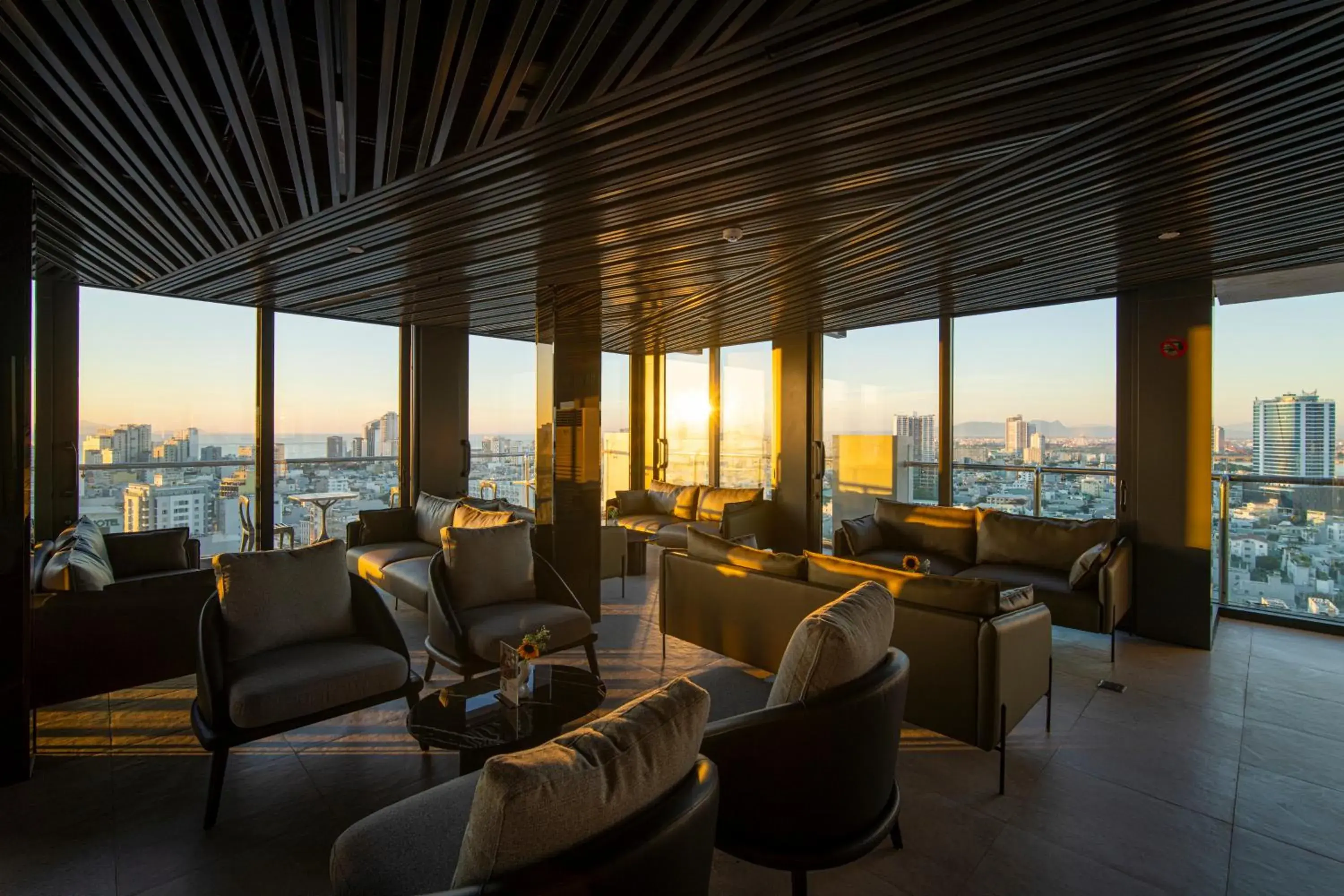 Lounge or bar in Luxtery Hotel Lounge or bar in Luxtery Hotel