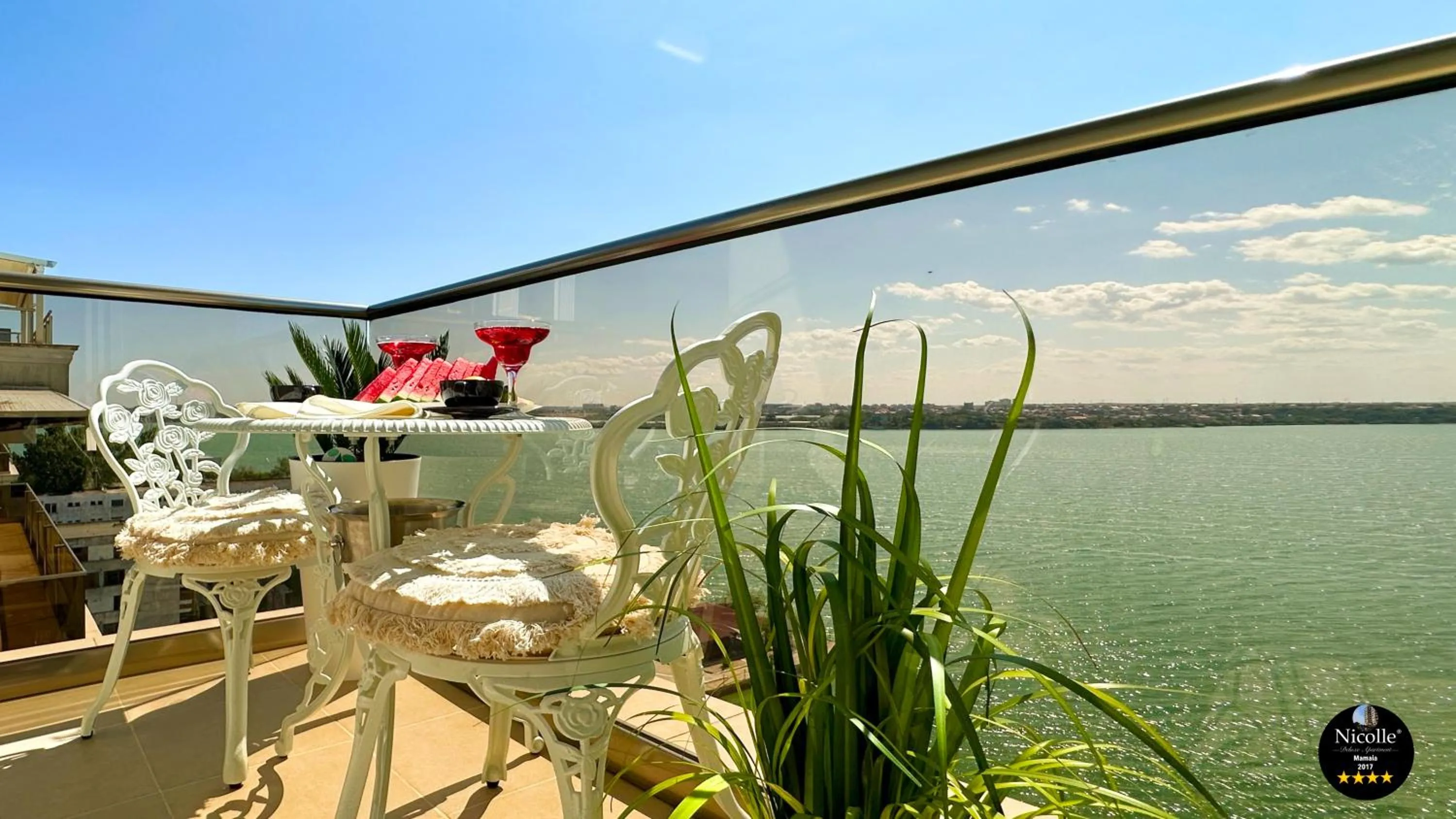 Deluxe Nicolle Solid Residence Mamaia