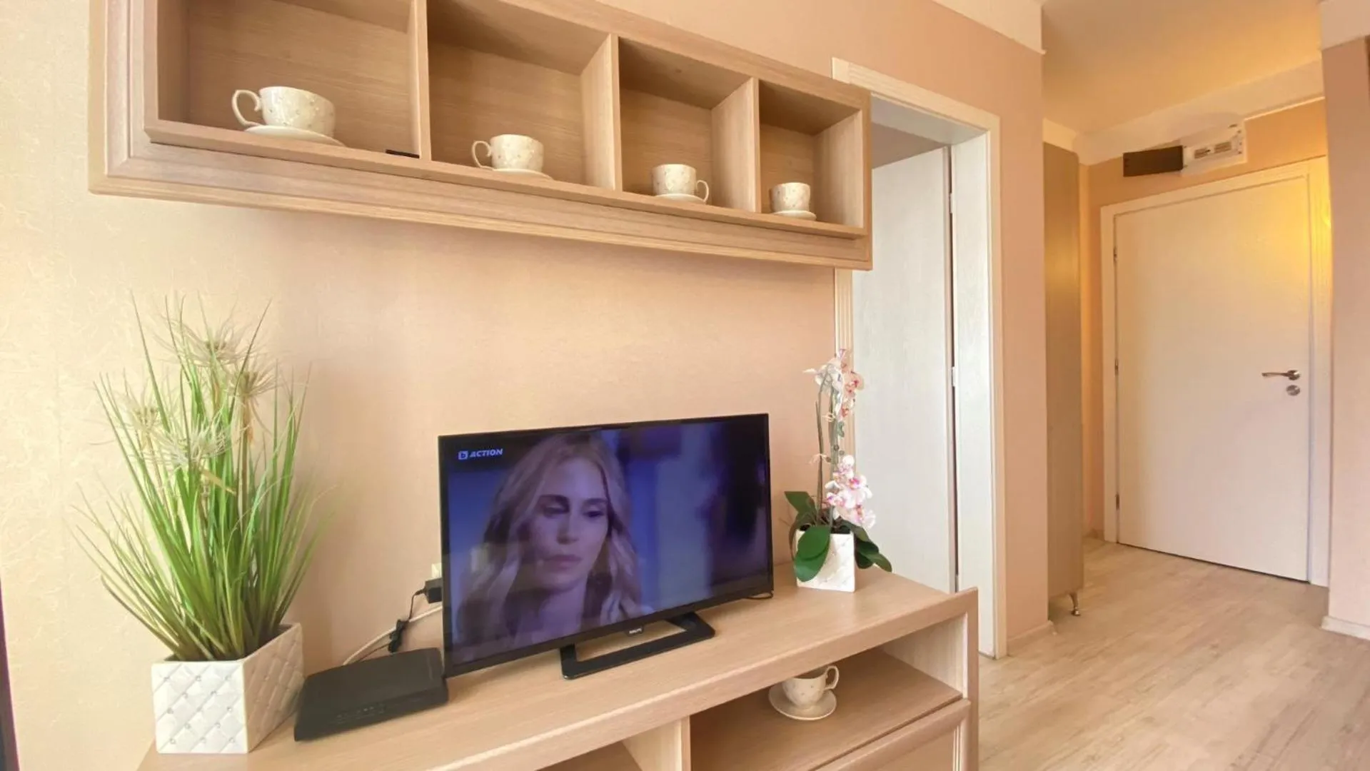 TV and multimedia in Bratanov Harmony Suites Dream Island Apartments