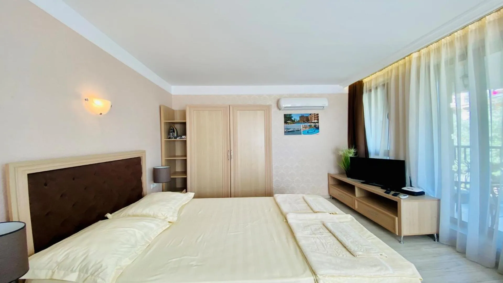 Bed in Bratanov Harmony Suites Dream Island Apartments