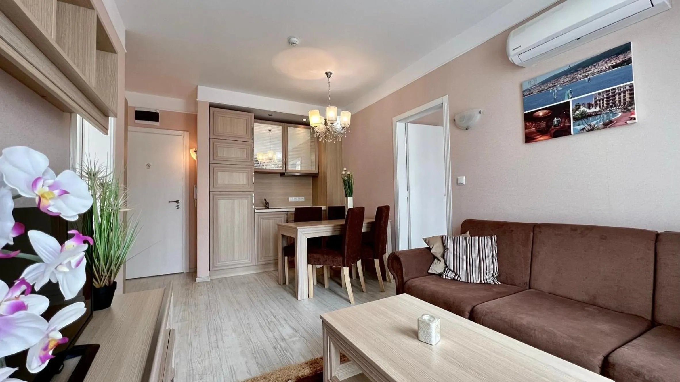 TV and multimedia in Bratanov Harmony Suites Dream Island Apartments