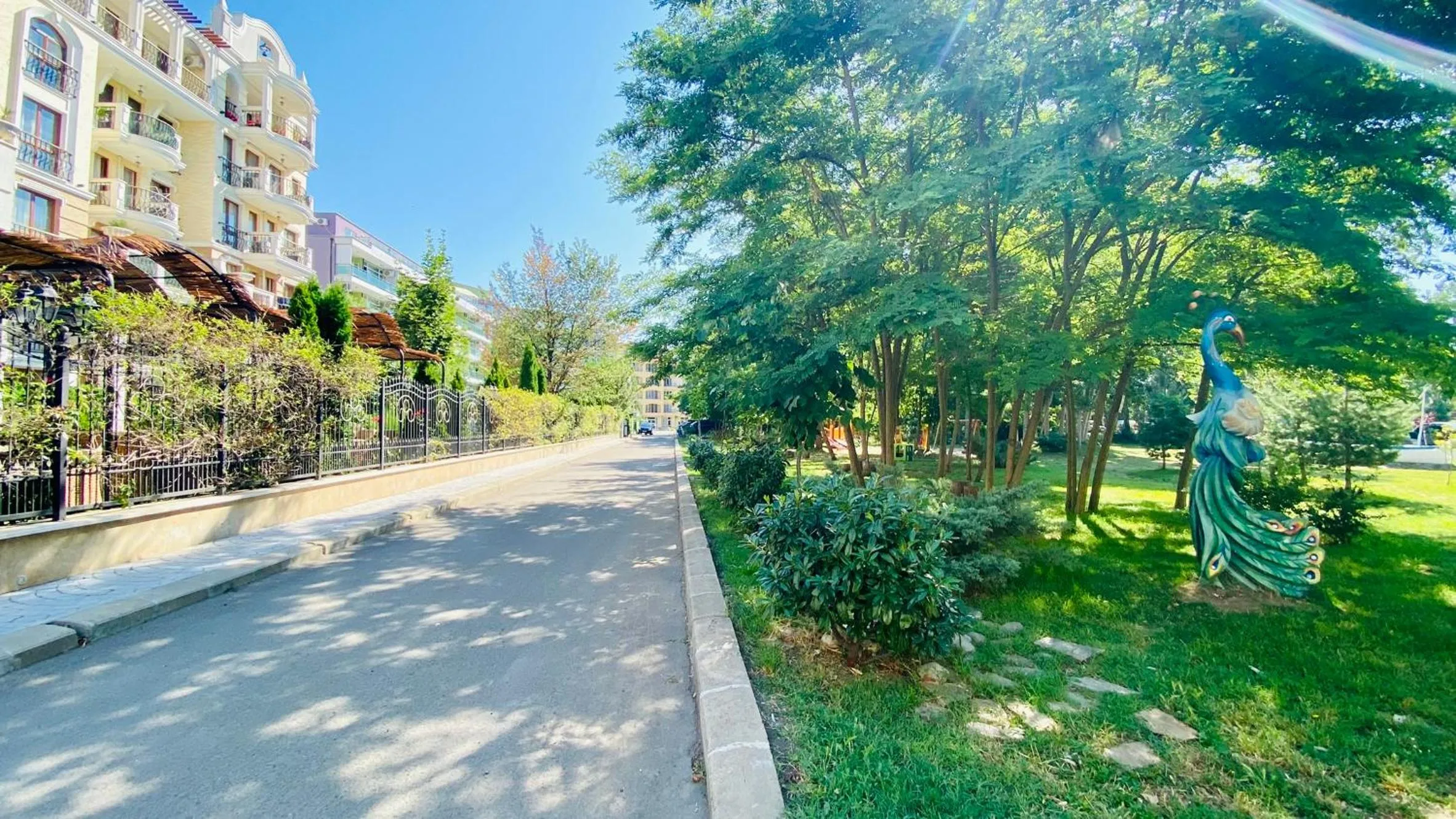 Garden in Bratanov Harmony Suites Dream Island Apartments
