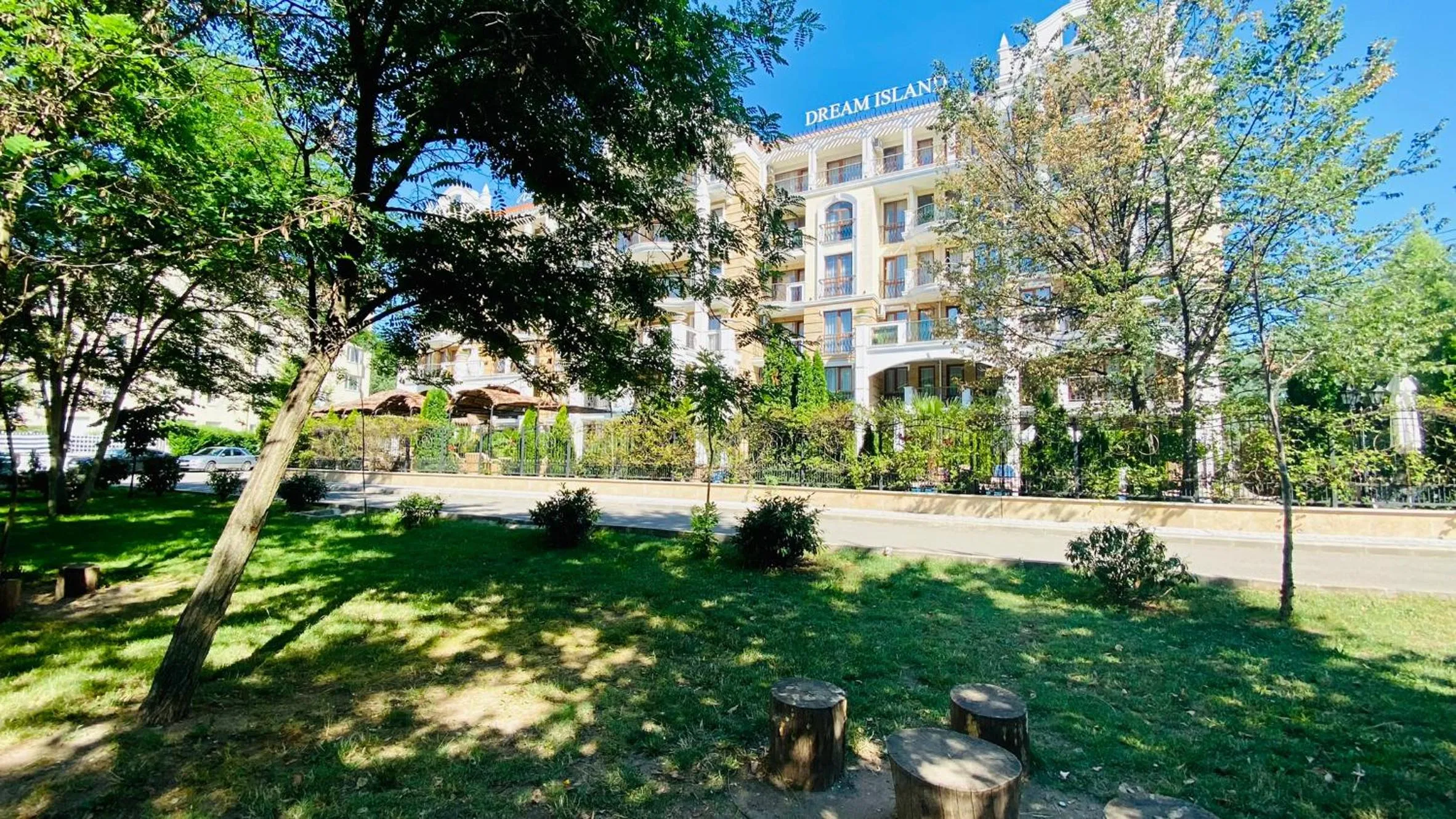 Property building in Bratanov Harmony Suites Dream Island Apartments
