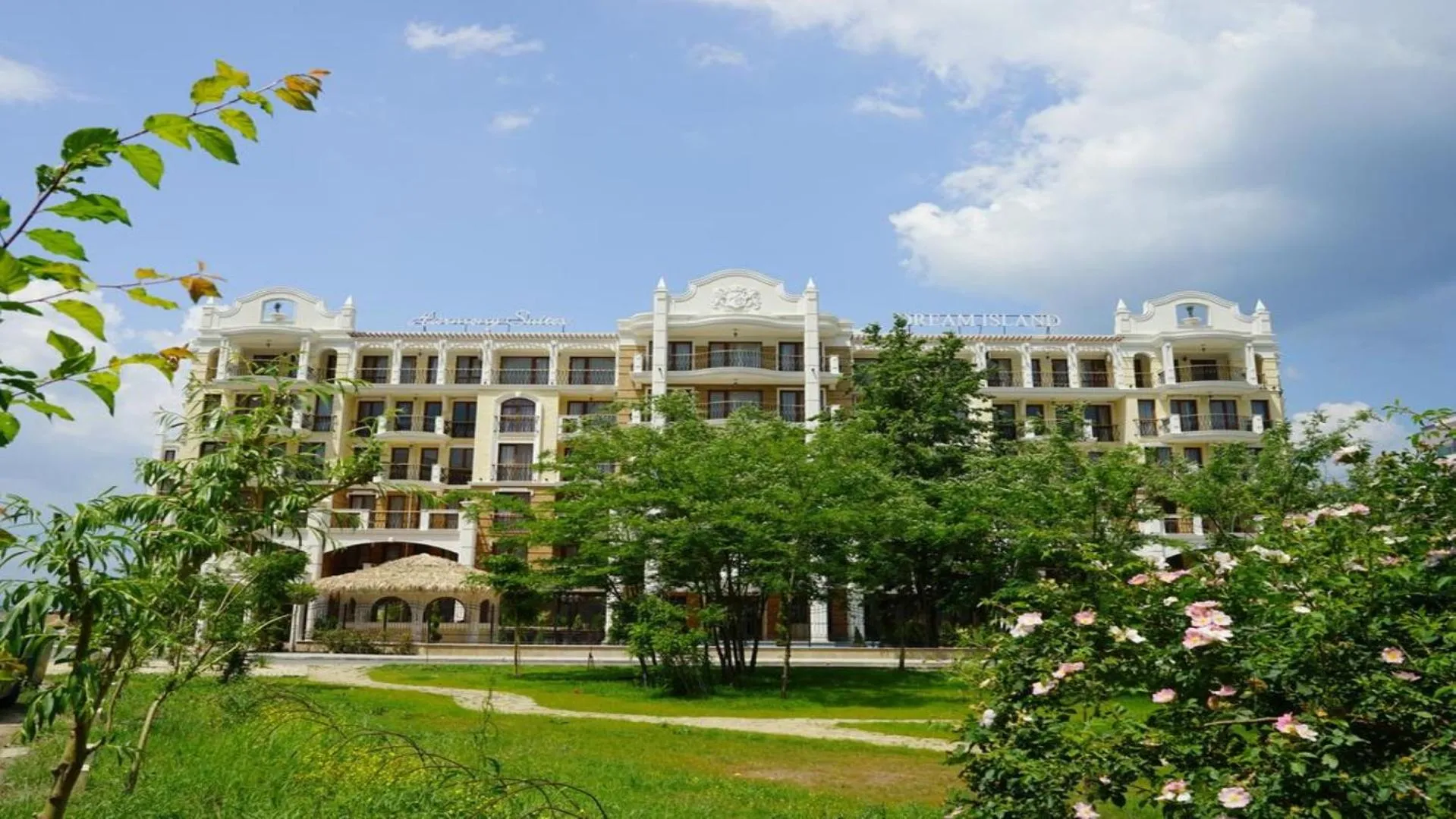Property building in Bratanov Harmony Suites Dream Island Apartments