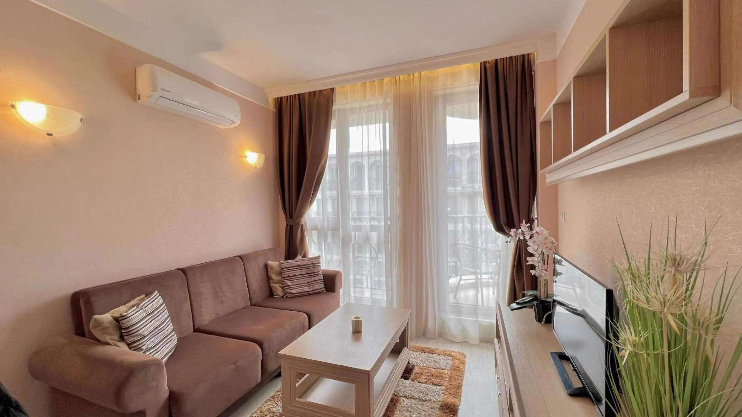 TV and multimedia in Bratanov Harmony Suites Dream Island Apartments