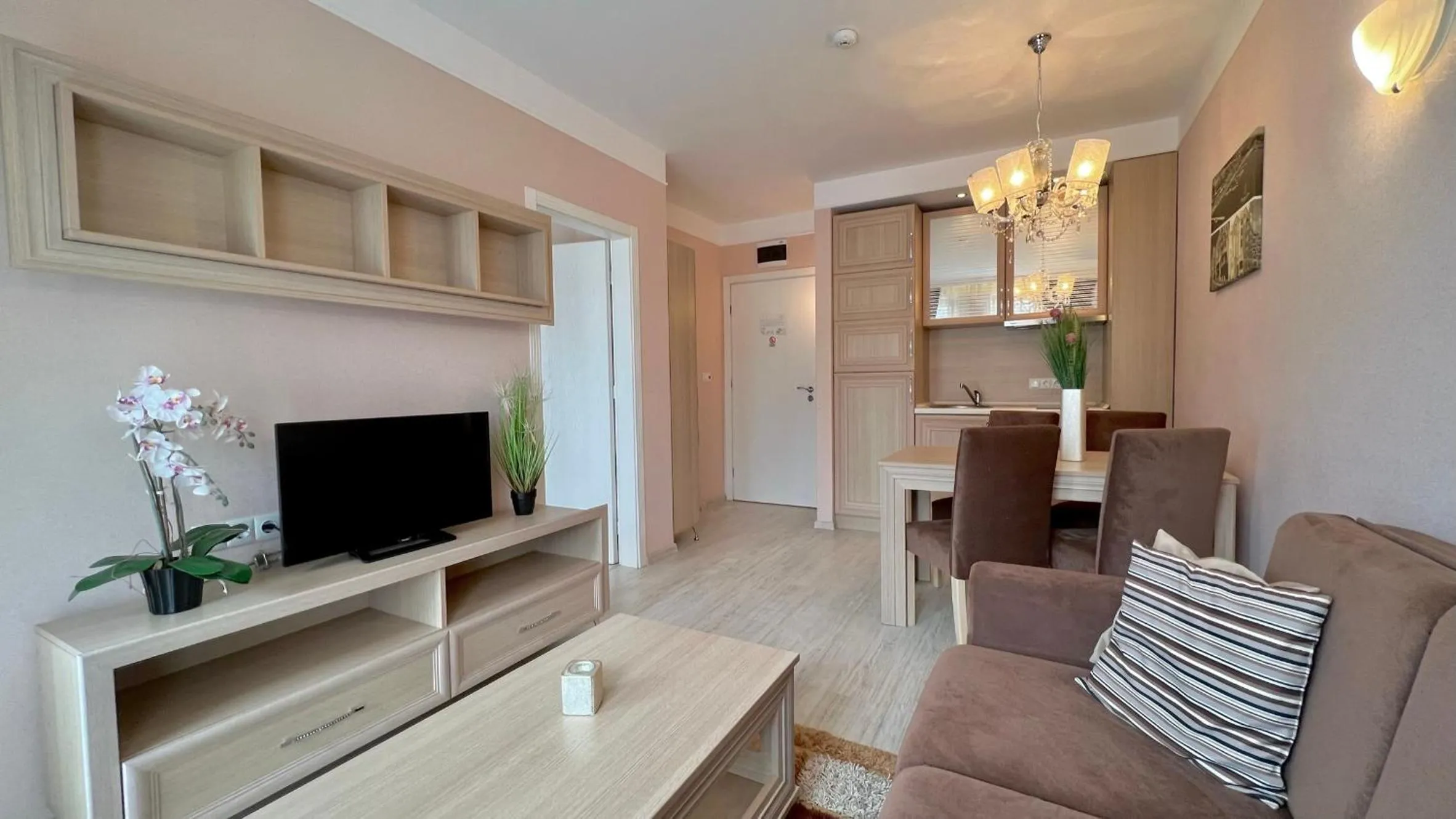TV and multimedia in Bratanov Harmony Suites Dream Island Apartments