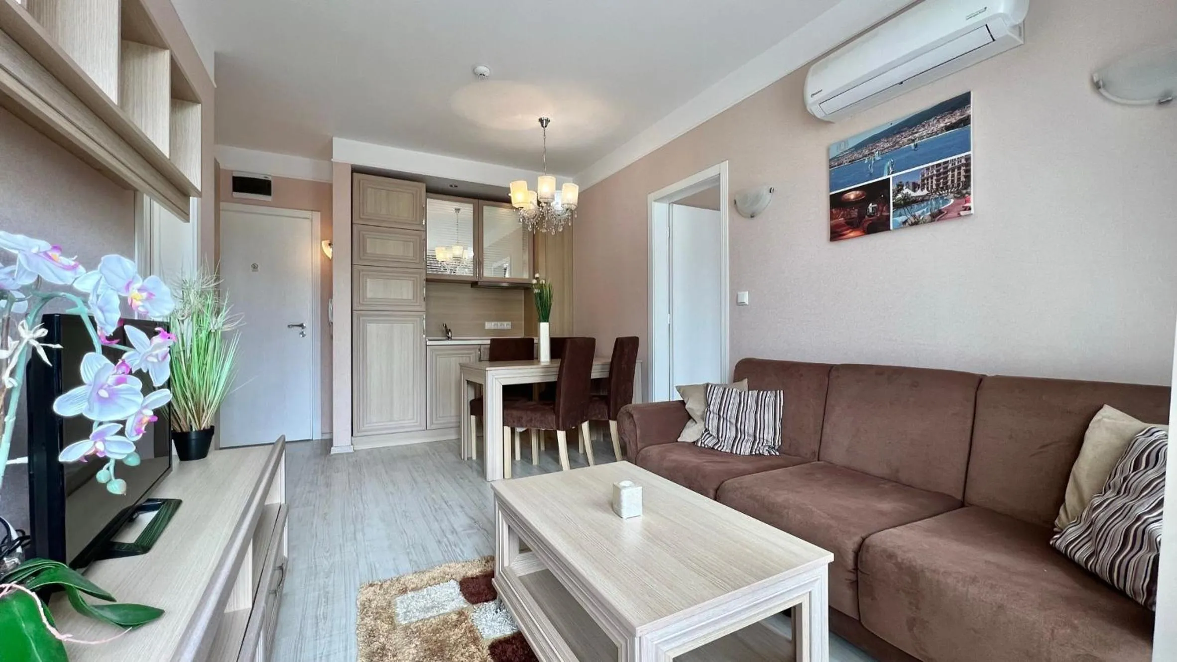 TV and multimedia in Bratanov Harmony Suites Dream Island Apartments