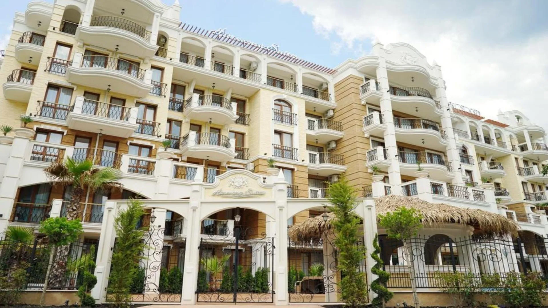 Property building in Bratanov Harmony Suites Dream Island Apartments