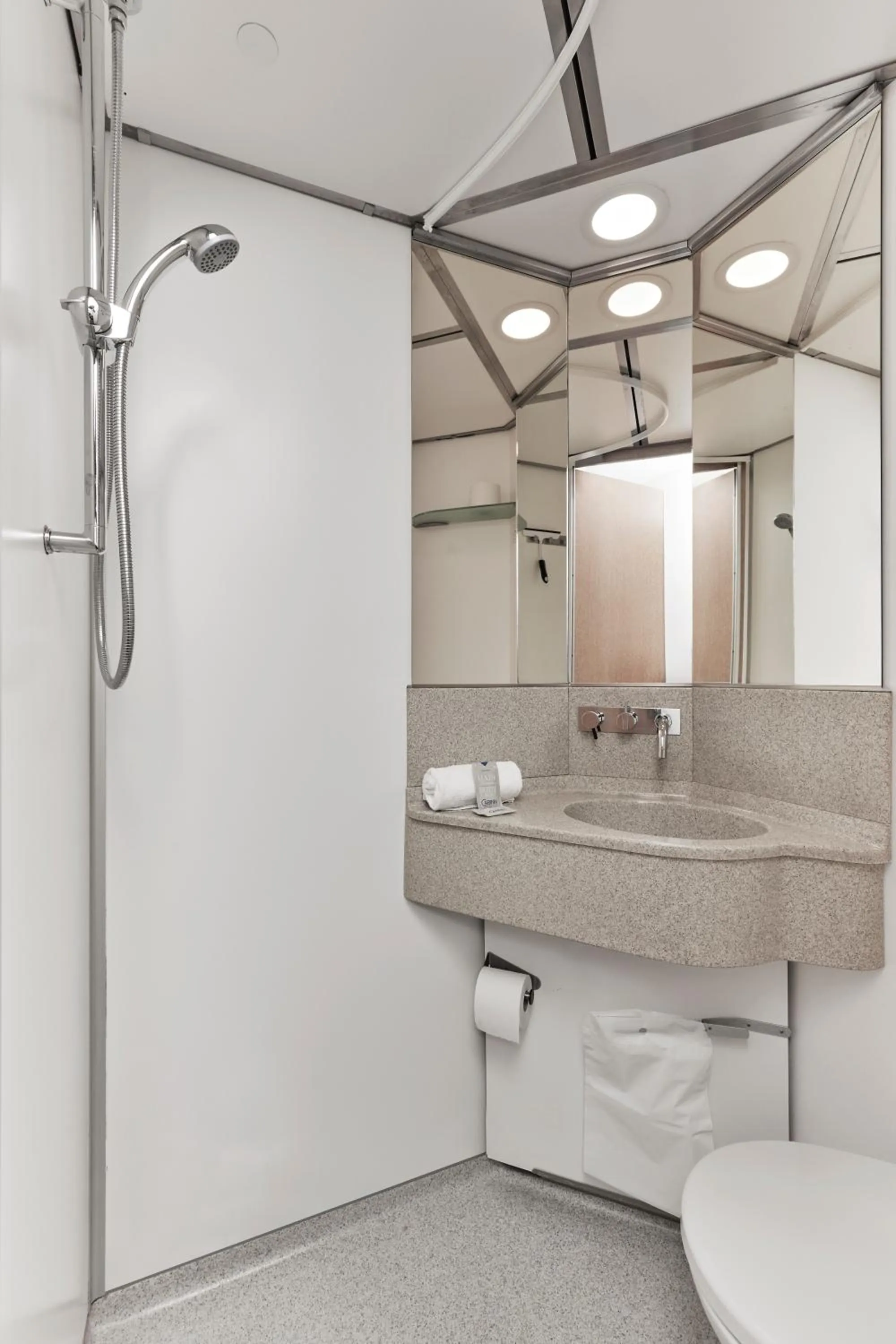 Bathroom in Cabinn Metro